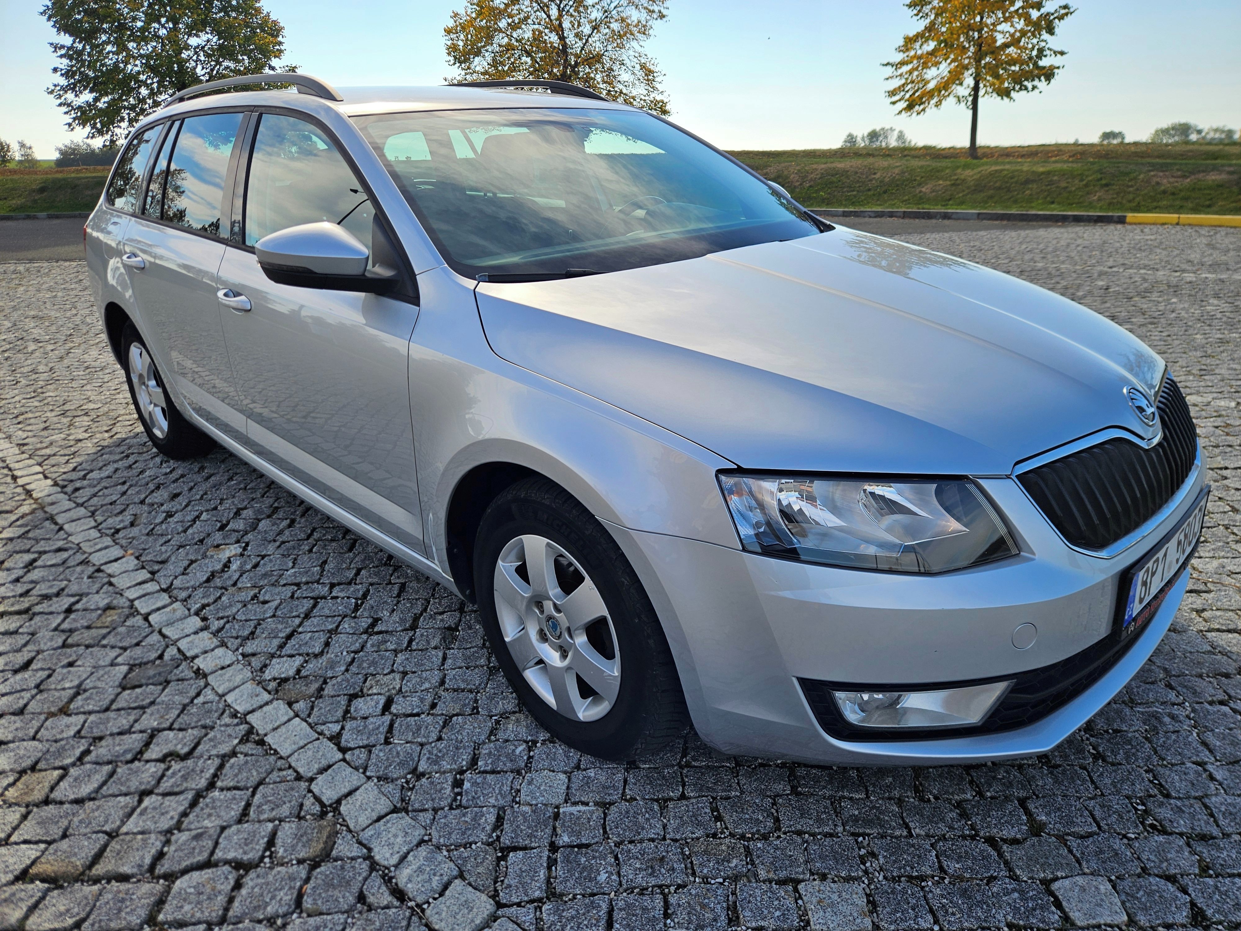 Škoda Octavia, 1.6 TDI 81KW, SUPER VÝBAVA - fotka 4