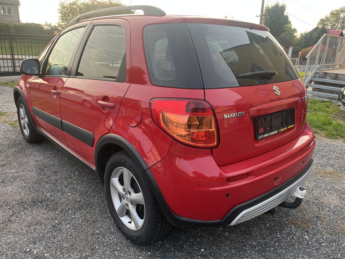 Suzuki SX4, MOC PĚKNÝ - fotka 3