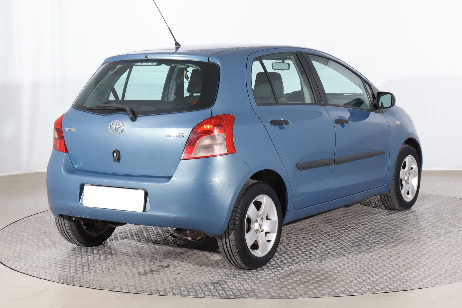 Toyota Yaris, 1.3, Serv.kniha, po STK - fotka 5