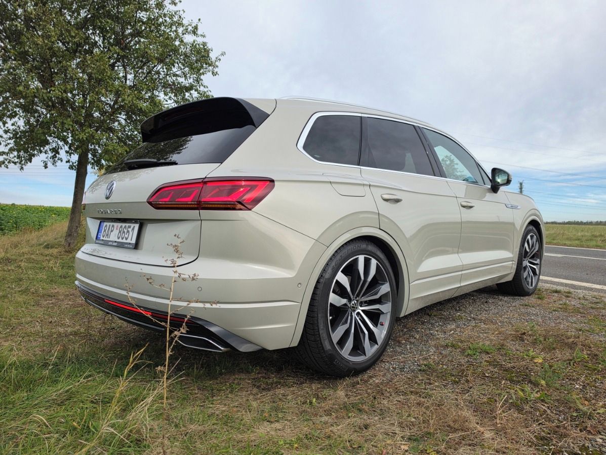 Volkswagen Touareg, R-Line 210KW TAŽ. ČR 1.Maj.TOP - fotka 2