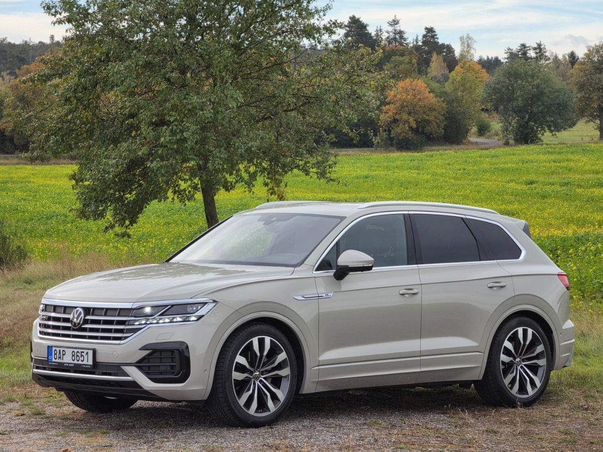 Volkswagen Touareg, R-Line 210KW TAŽ. ČR 1.Maj.TOP - fotka 5