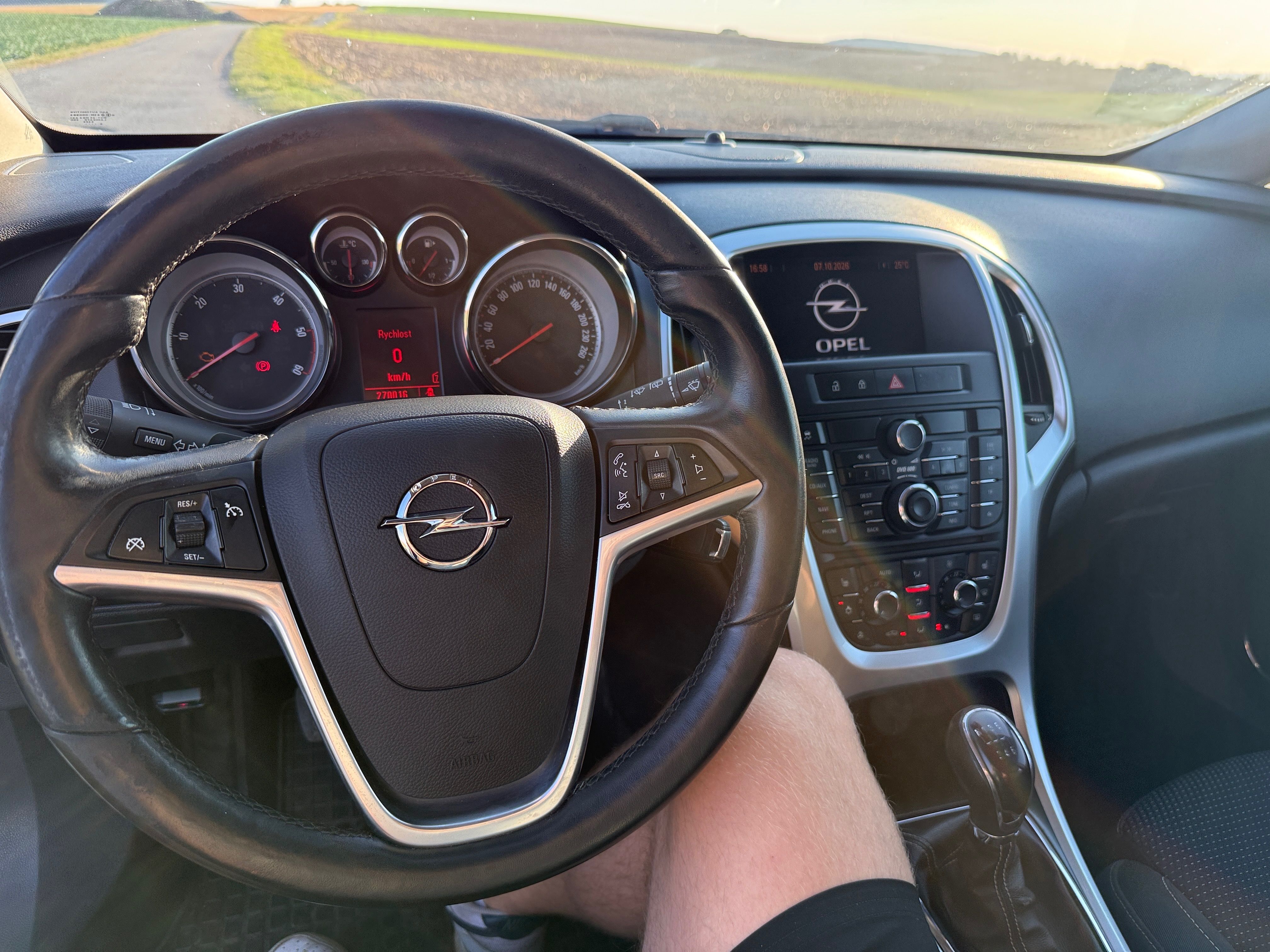 Opel Astra, Astra J 2.0CDTI - TOP výbava - fotka 5
