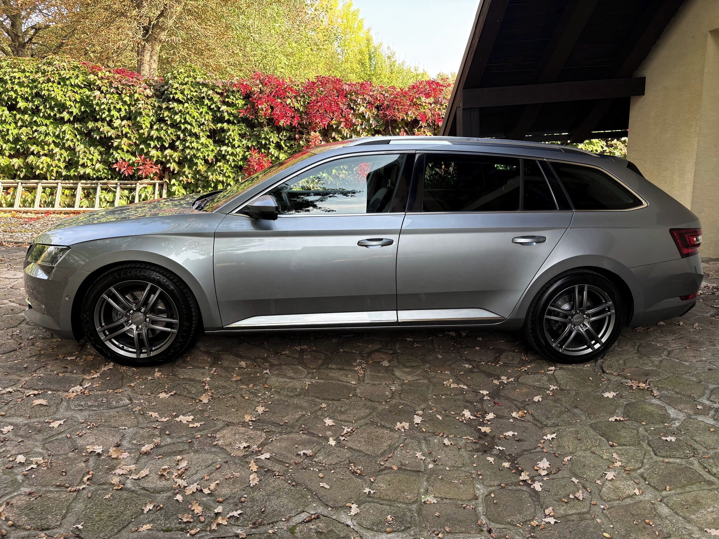Škoda Superb, 2,0TDI 140kW DSG KŮŽE WEBASTO - fotka 4