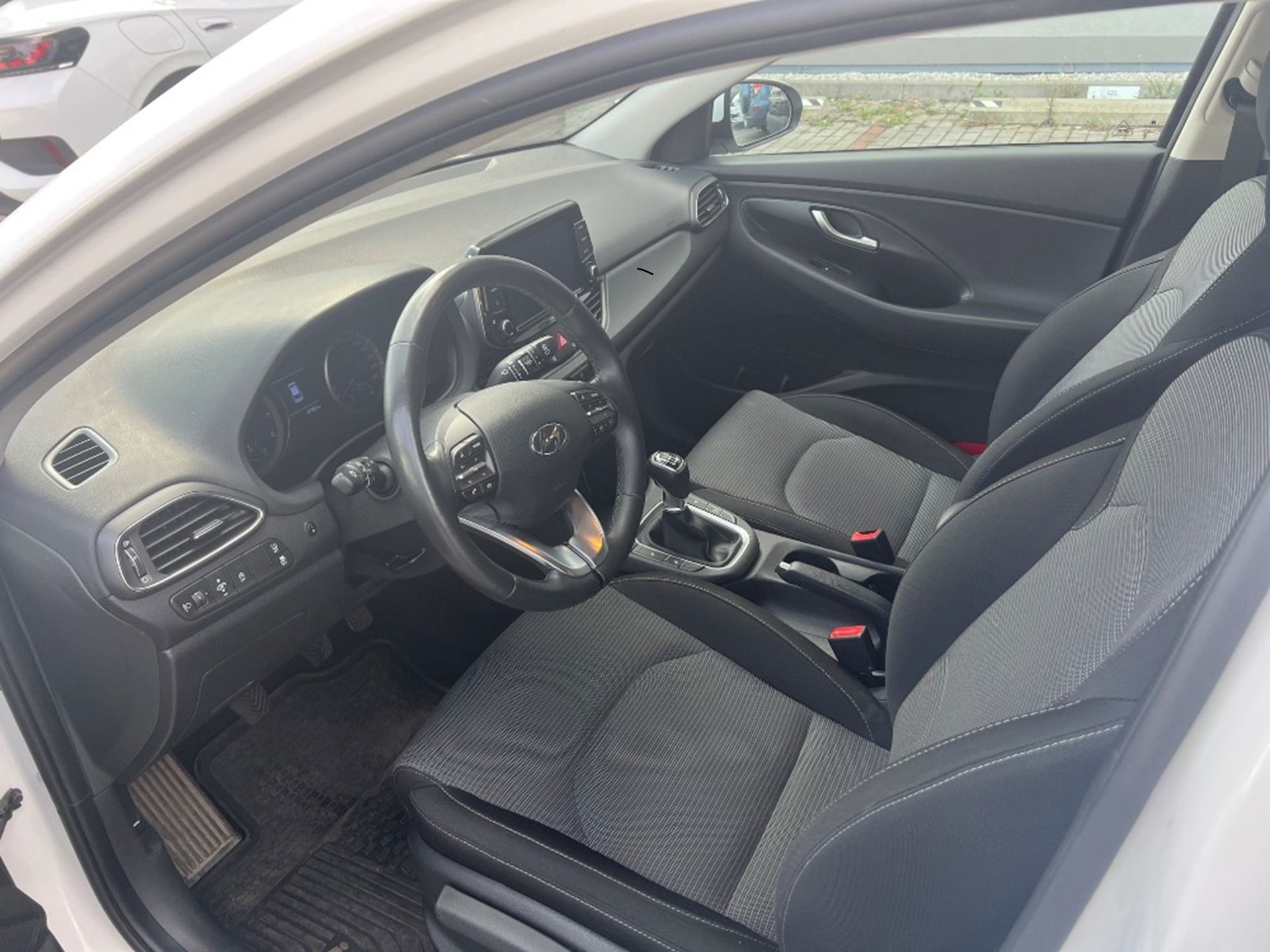Hyundai i30, kombi 1.5 DPi, 1.majitel, ČR - fotka 6