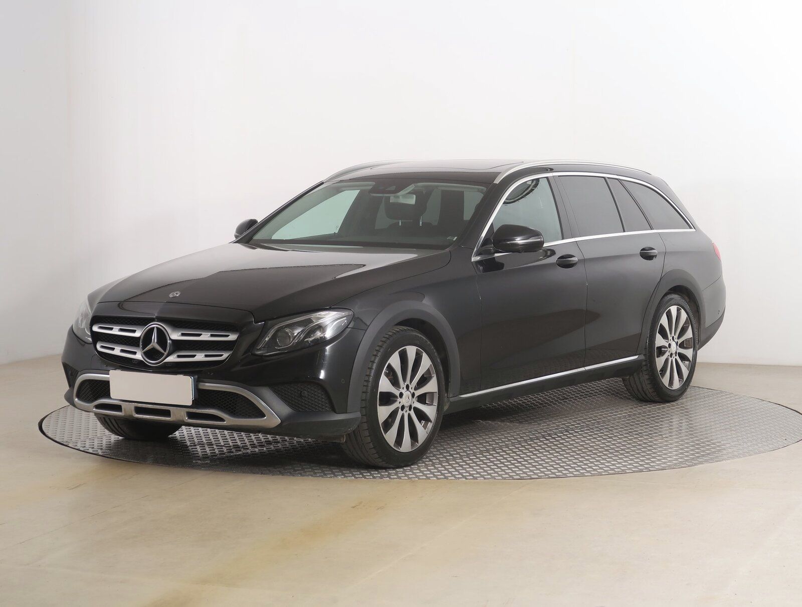 Mercedes-Benz Třídy E, 220 d 4MATIC, All-Terrain - fotka 2