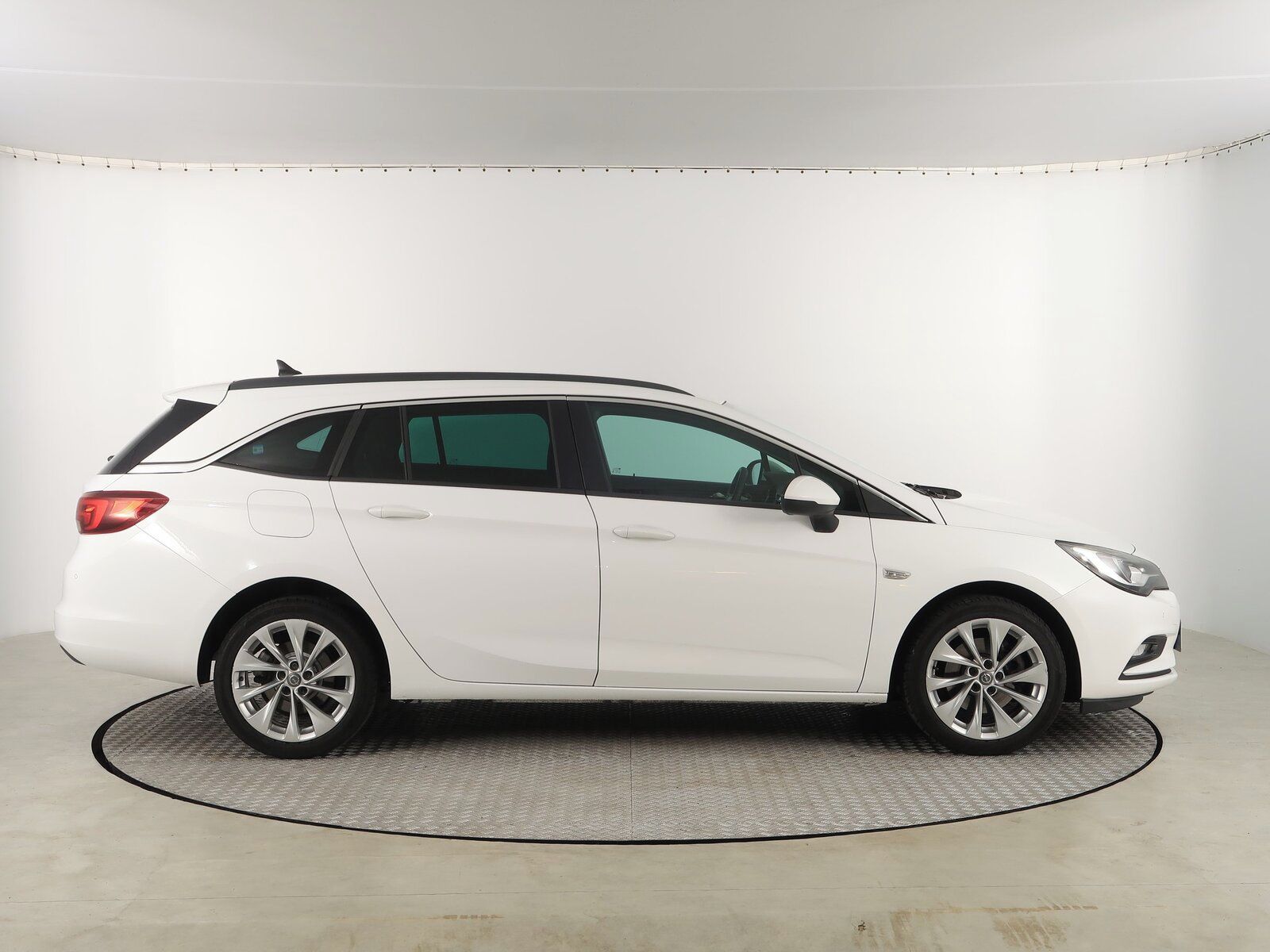 Opel Astra, 1.6 CDTI, Enjoy, Automat - fotka 6