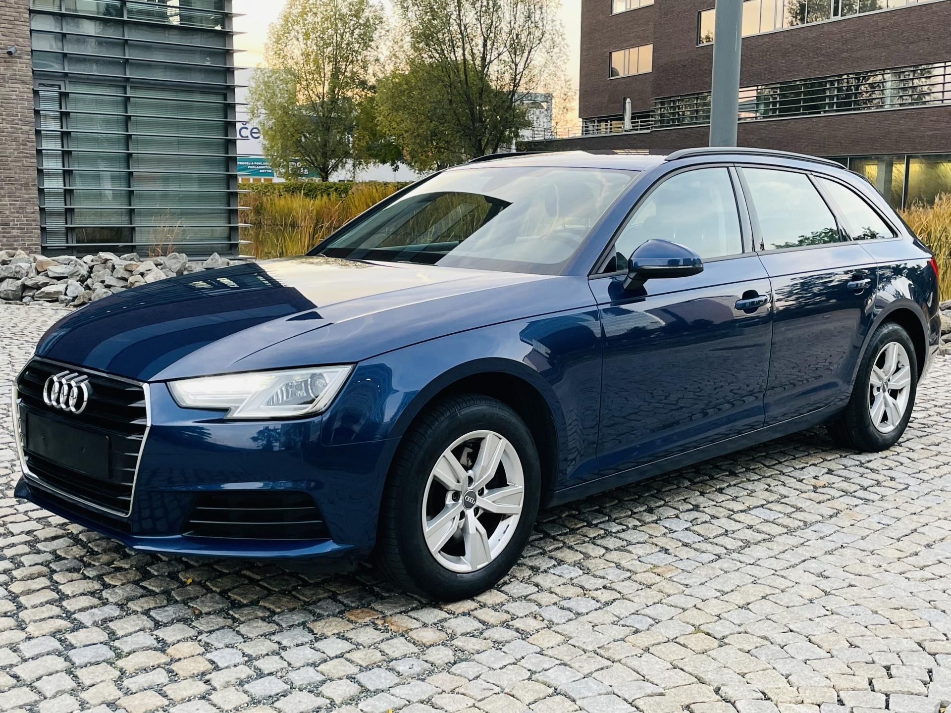 Audi A4, 1.4TFSI MANUÁL TAŽNÉ SERVISKA - fotka 5