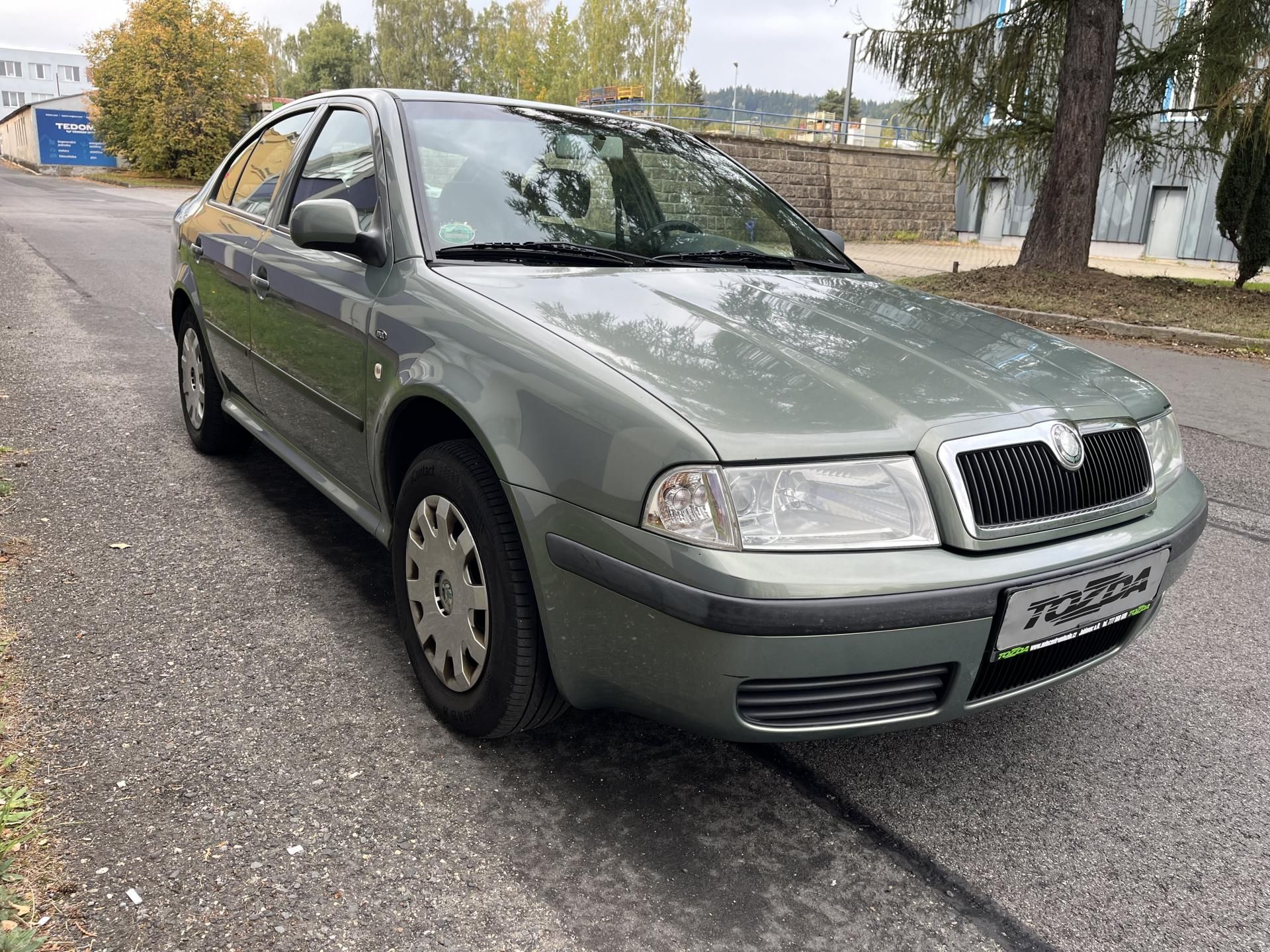 Škoda Octavia, 1,6 MPi Ambiente/ servisní k. - fotka 6