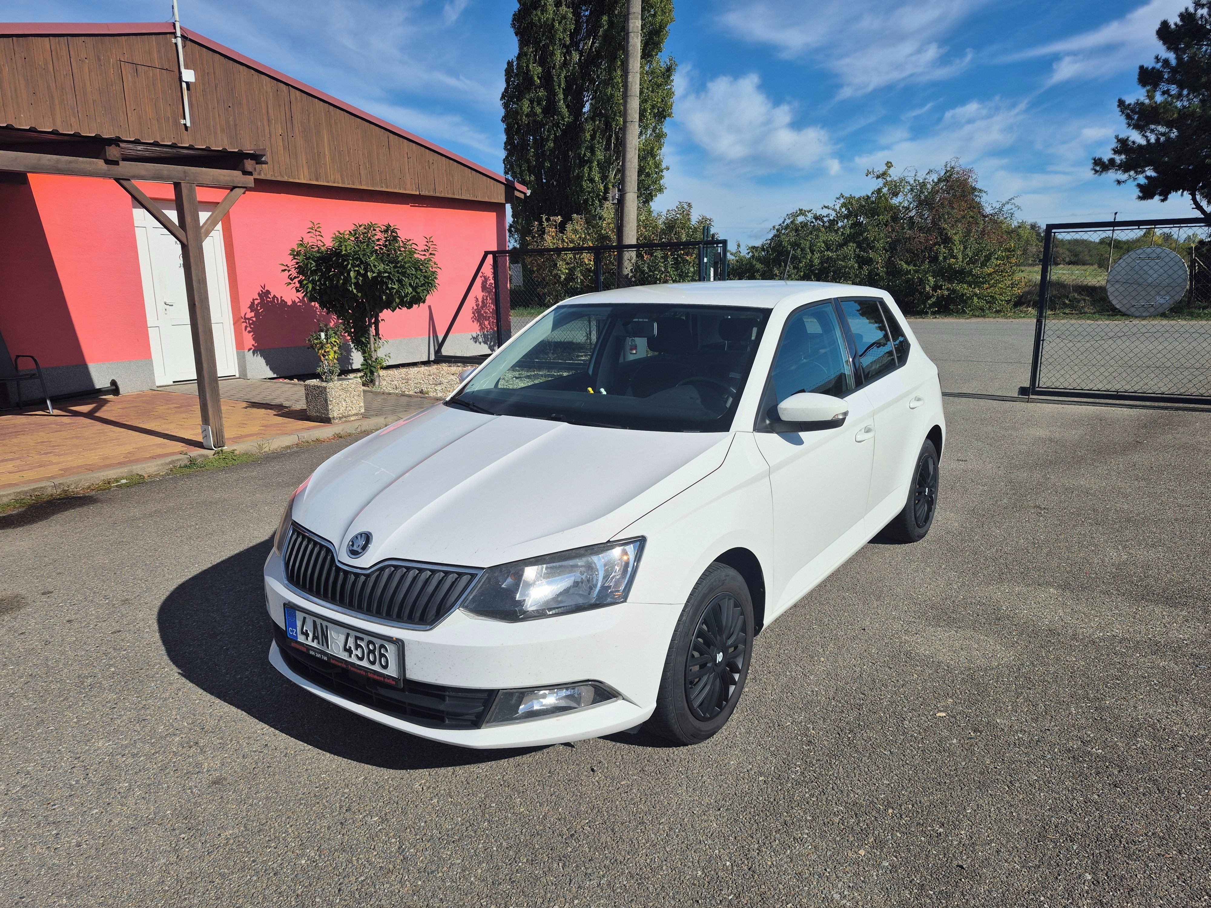 Škoda Fabia, 1,0i, 44kW, klima - fotka 3
