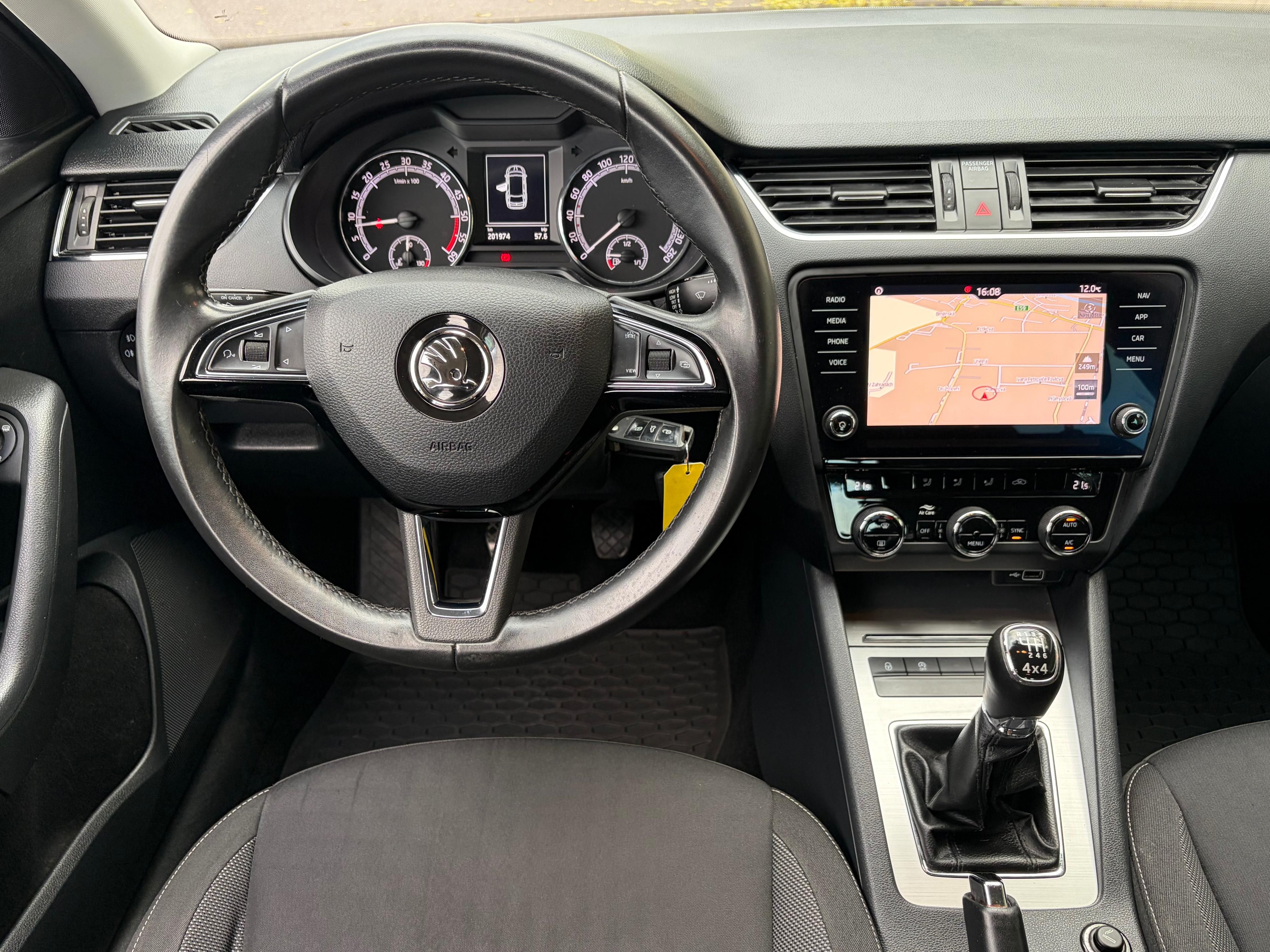Škoda Octavia, 4x4/1.6TDi/SERVIS ŠKODA/ - fotka 2