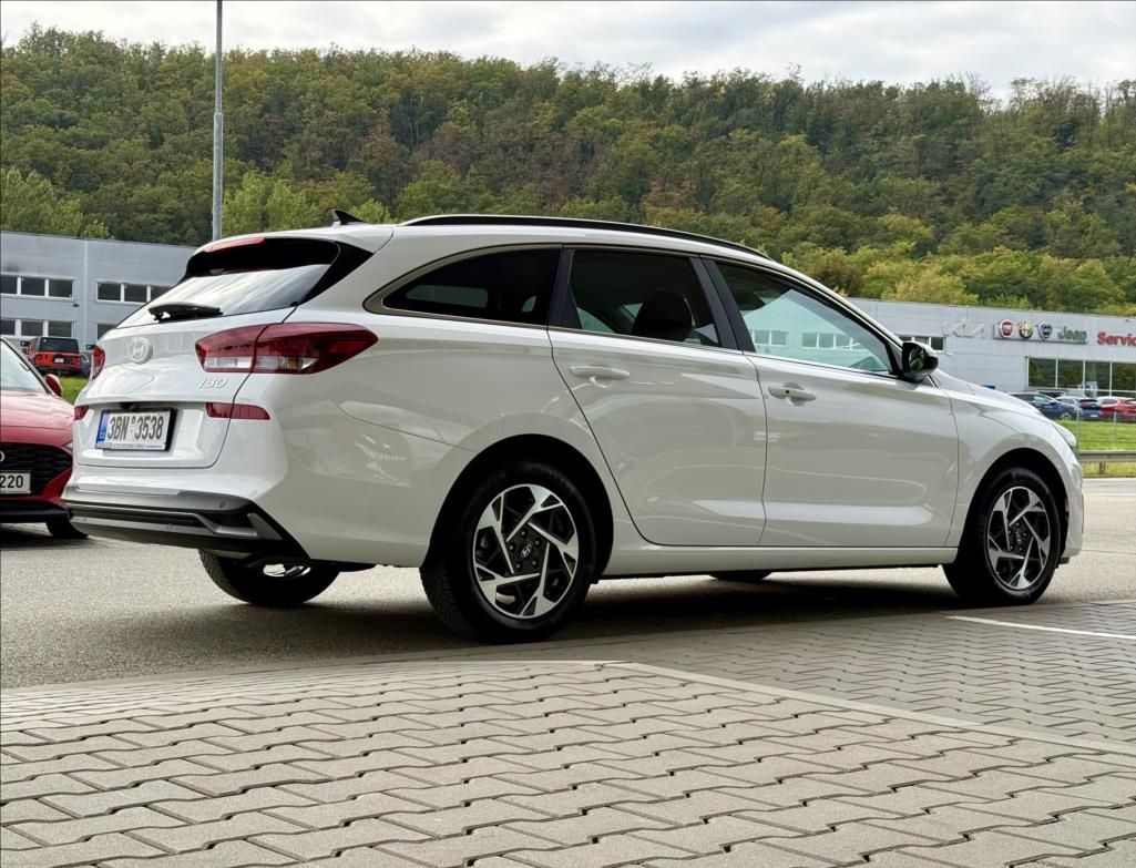 Hyundai i30, 1,5 i  FL WG Style - fotka 3