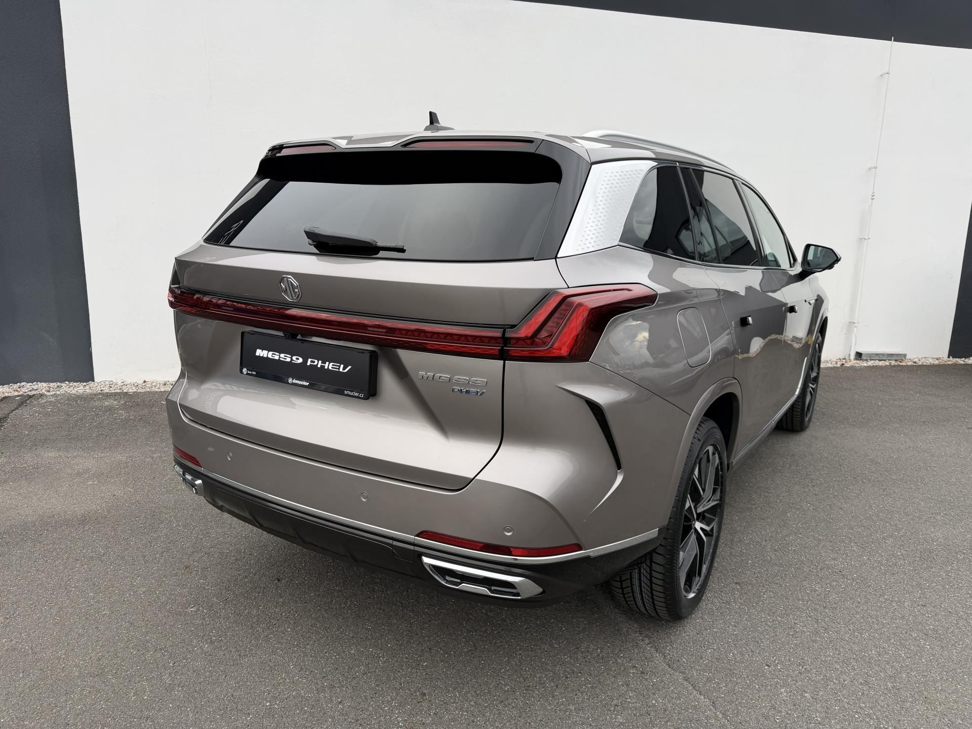 MG MGS9 PHEV, 1.5 Plug-in hybrid / 220 kW Pr - fotka 5
