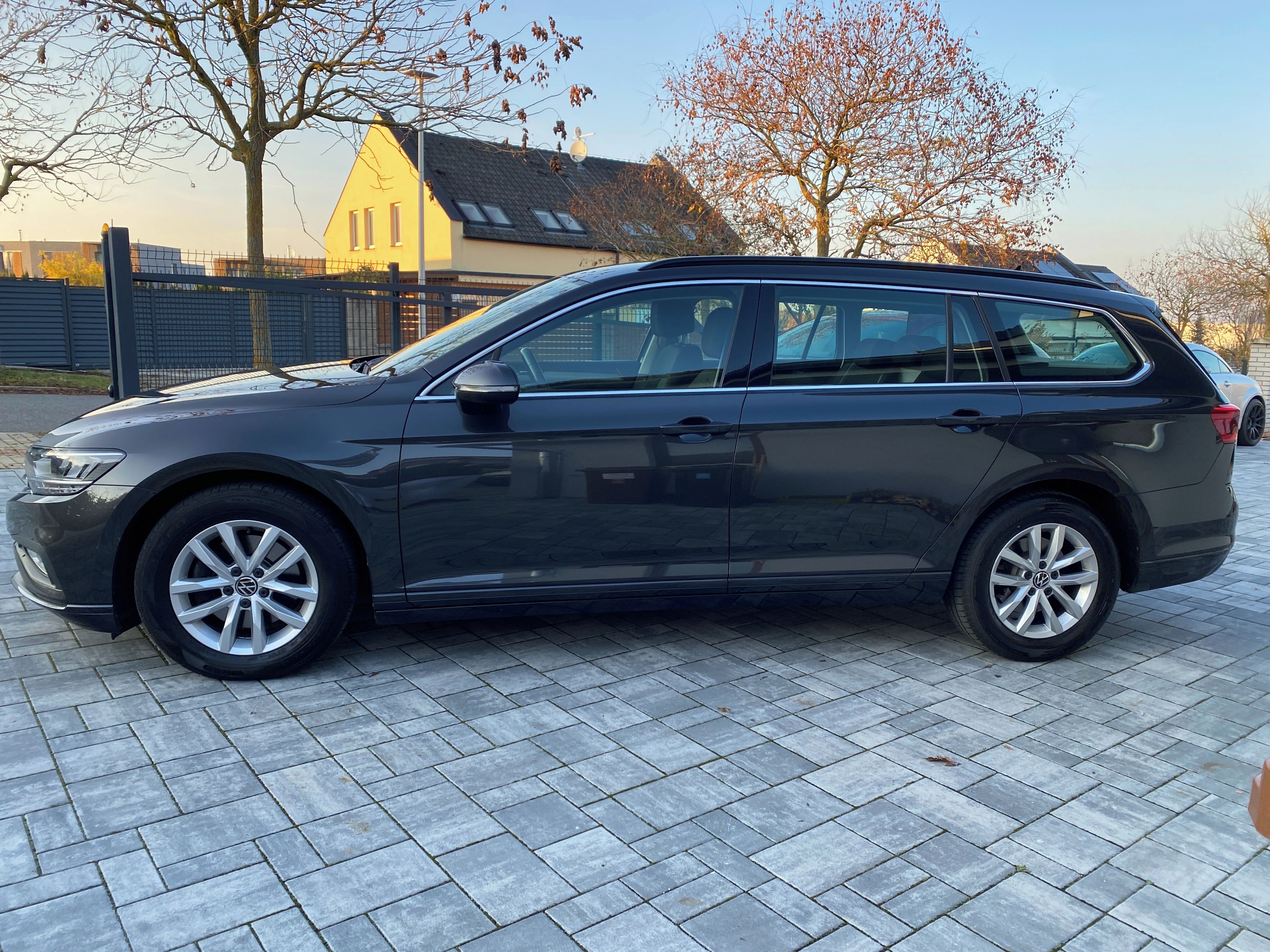 Volkswagen Passat, 2,0 TDi 110kw,DSG Nehavarovaný - fotka 4