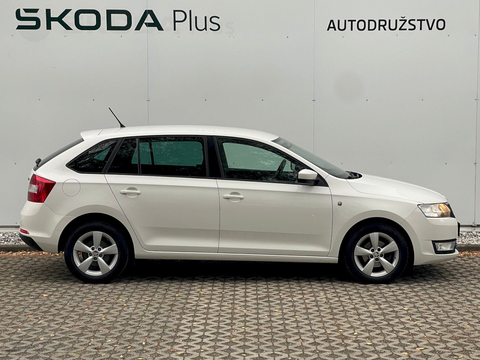 Škoda Rapid, Spaceback 1.2 TSi / 63 kW Ambi - fotka 3
