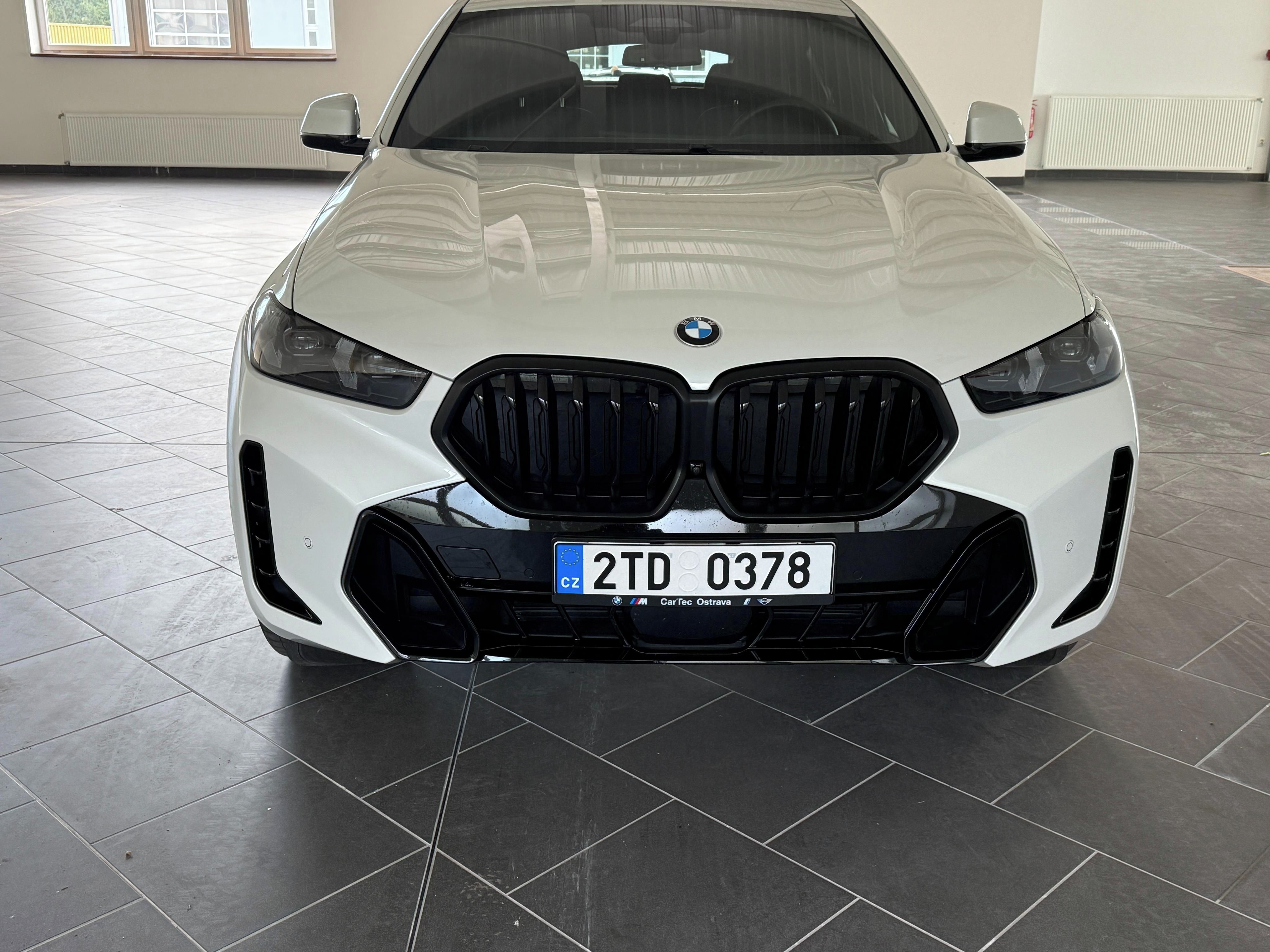 BMW X6, 40d MSport - fotka 2
