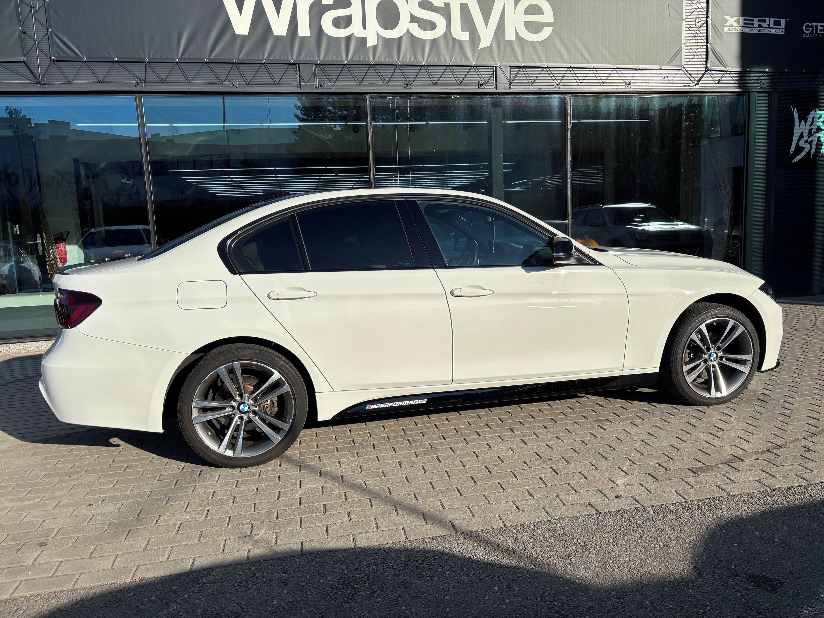BMW Řada 3, 330i xDRIVE,M PAKET,málo KM - fotka 6