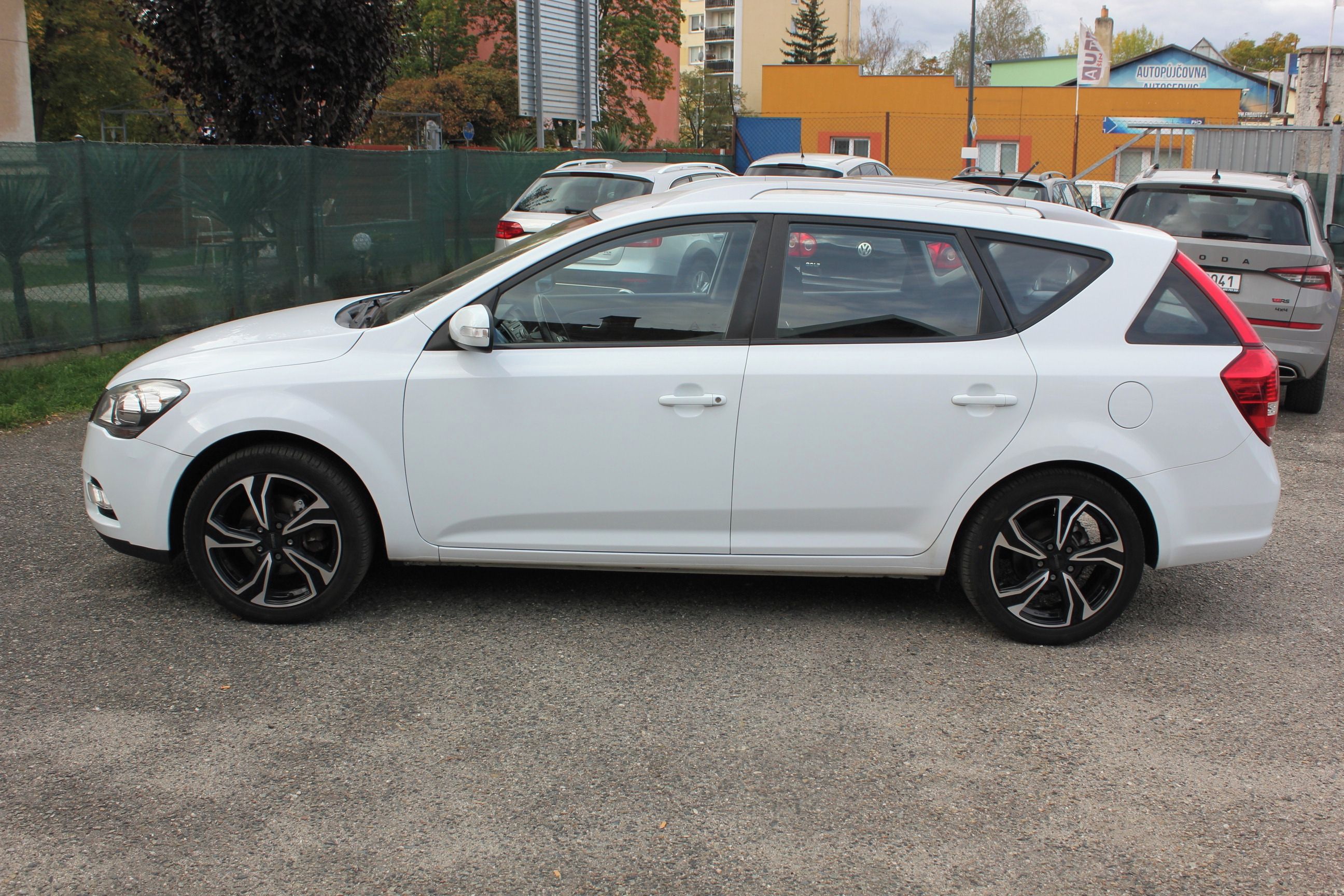 Kia Cee´d, 1.6 CVVT, ATM, plný servis - fotka 4