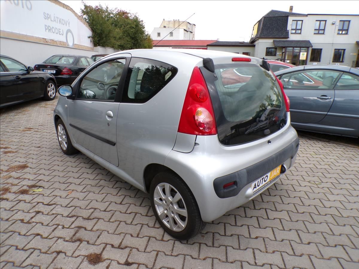 Peugeot 107, 1,0 i  KLIMATIZACE - fotka 4