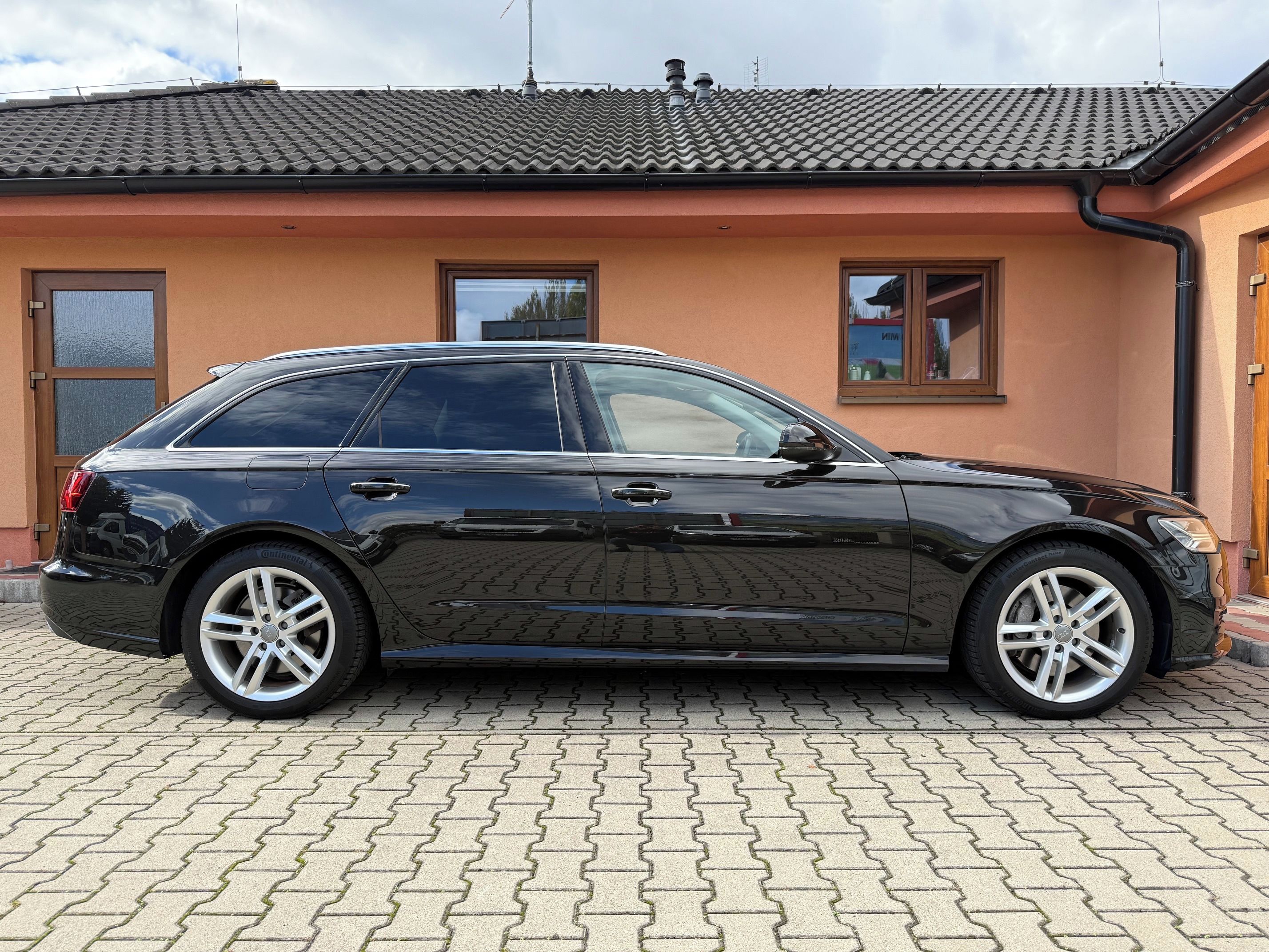 Audi A6 Avant, 3.0 Tdi, Čr, vzduch,154 tkm - fotka 4