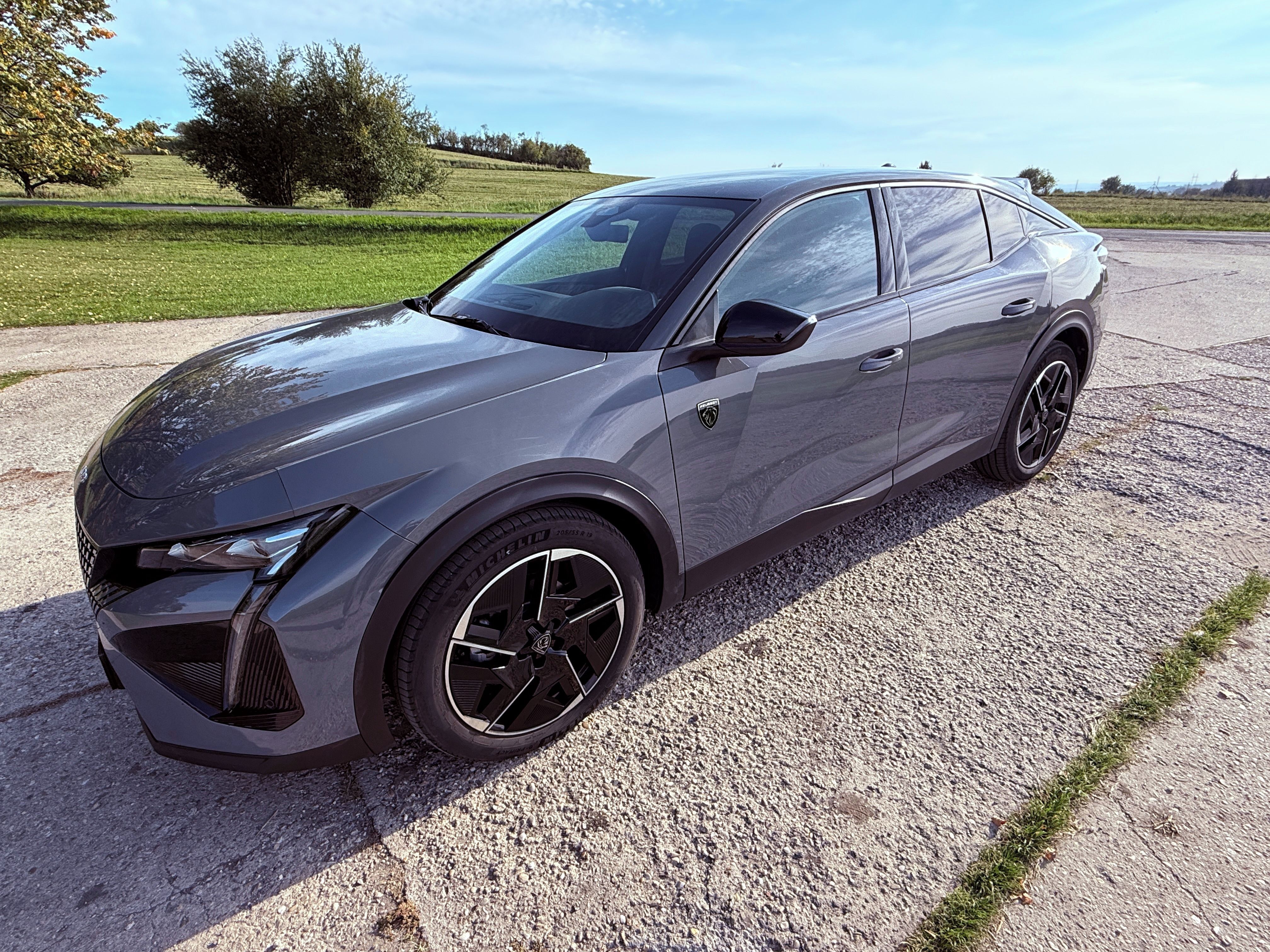 Peugeot 408, Peugeot 408 GT Hybrid - fotka 3