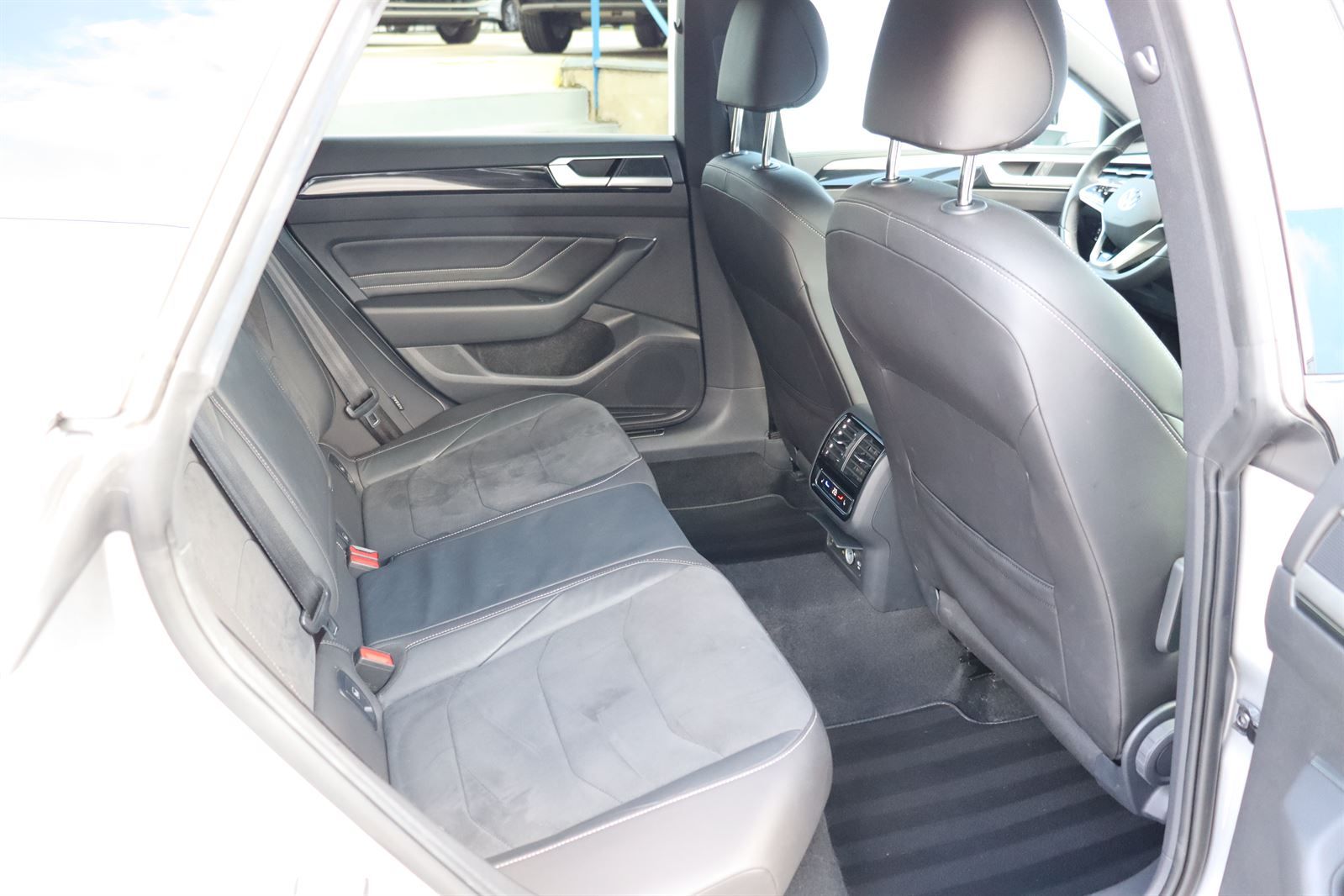 Volkswagen Arteon, 2.0 TDI BMT DSG ShBrake - fotka 6