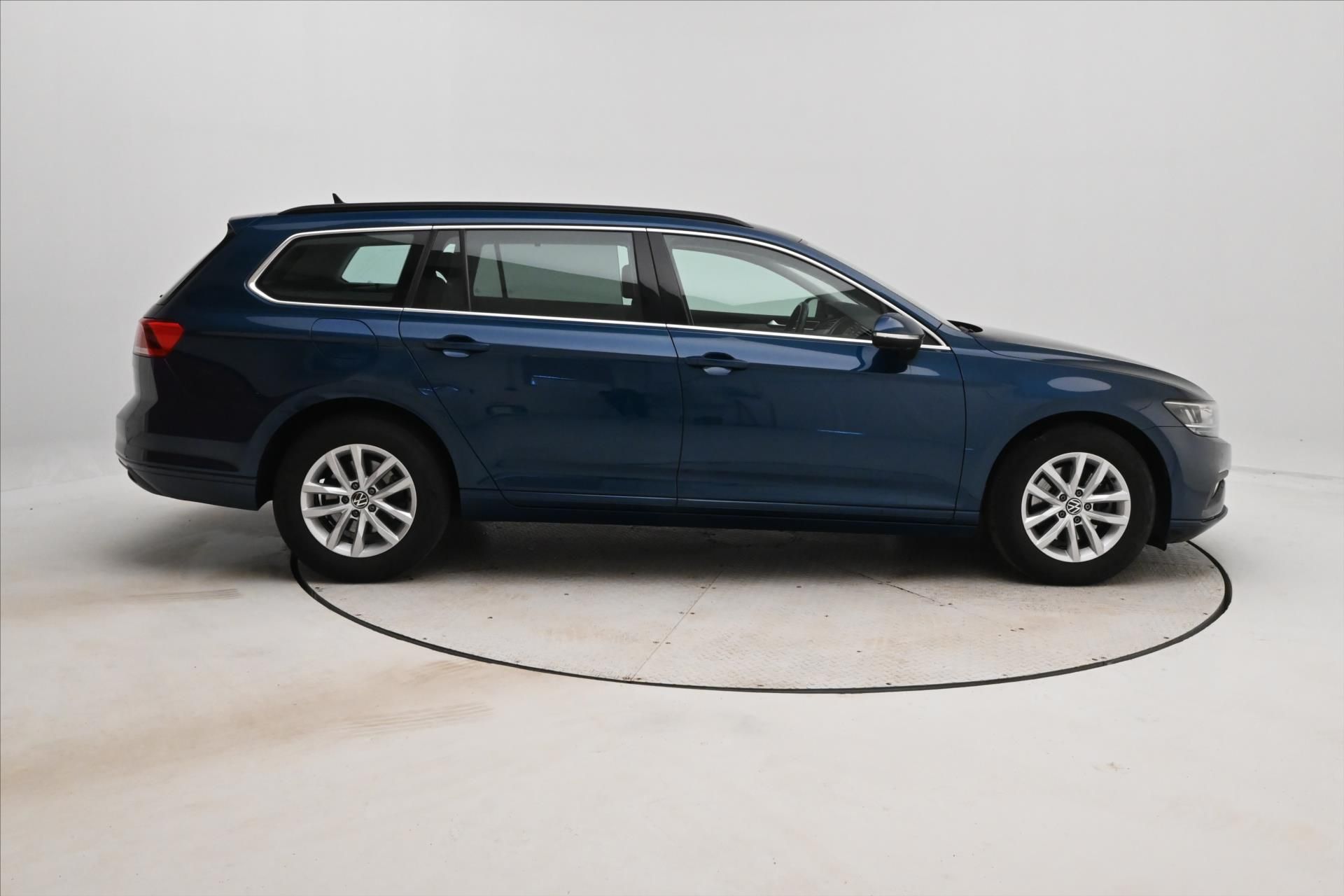 Volkswagen Passat, 2,0 TDI 110kW DSG Business Zár - fotka 4