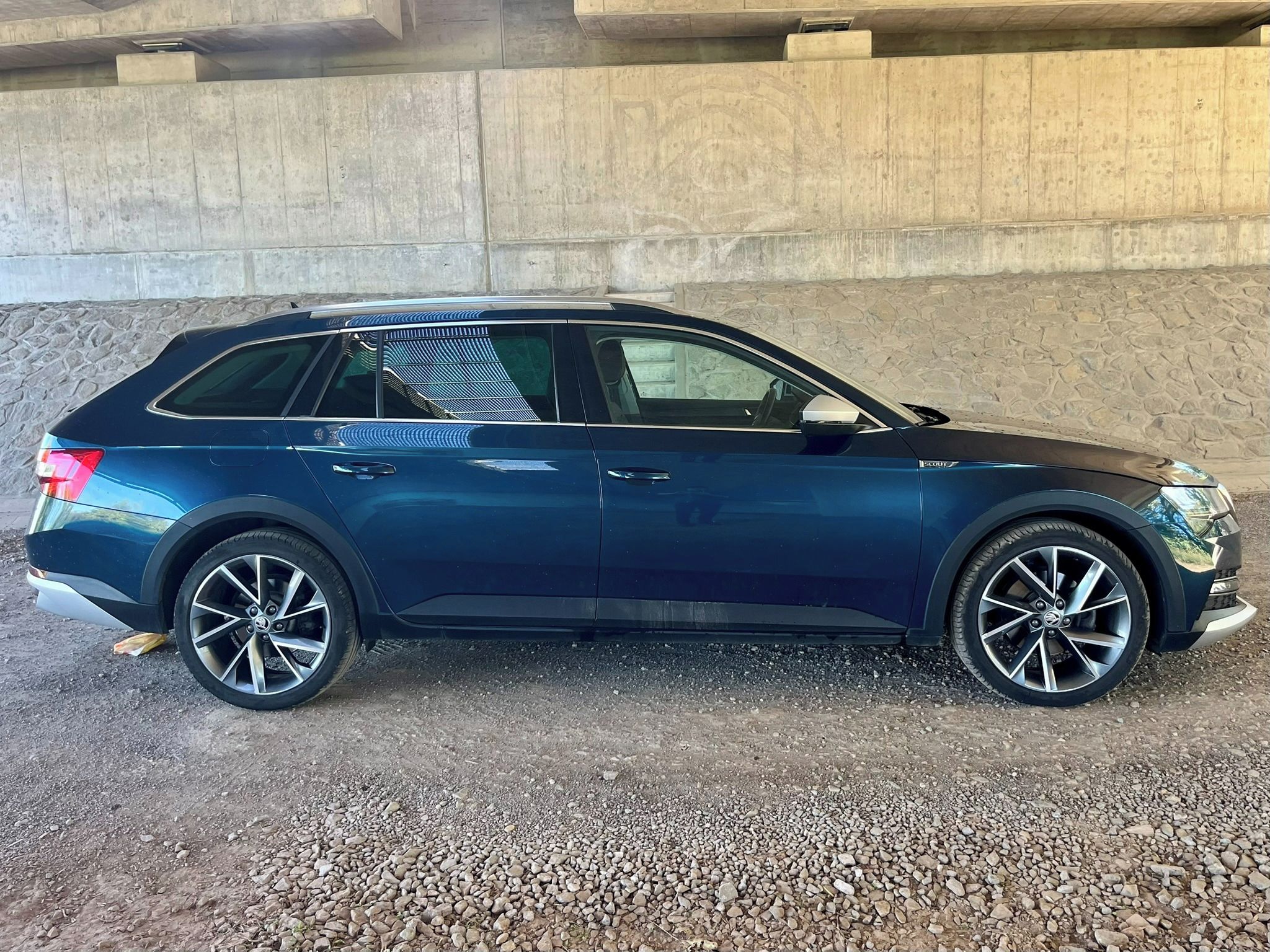 Škoda Superb, Scout 2.0 TDI DSG 4x4 ČR - fotka 3