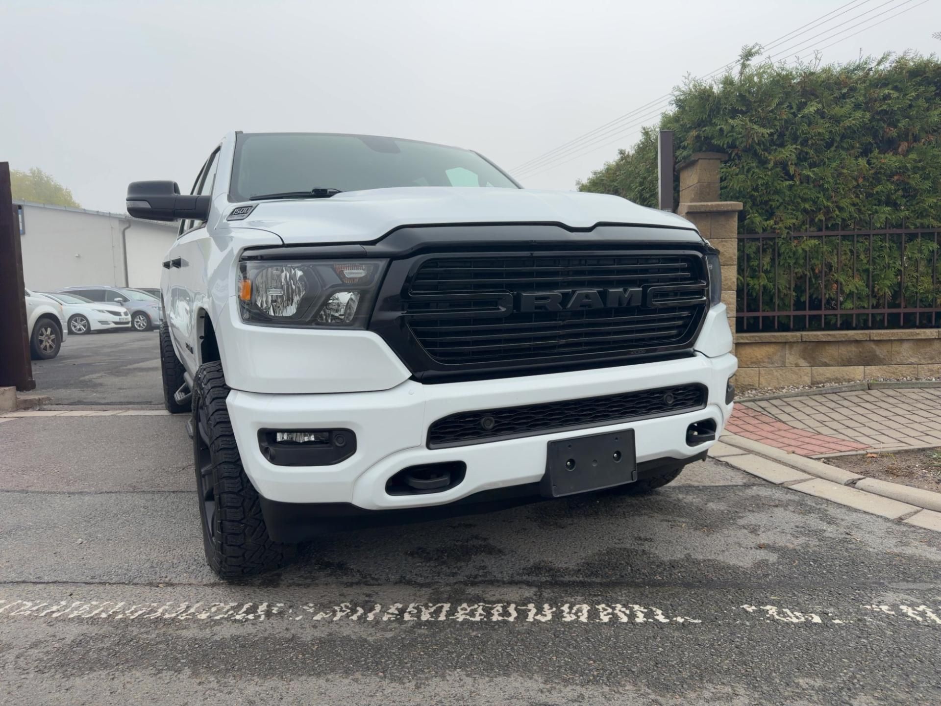 Dodge Ram 1500, Bighorn 5,7 Hemi Lonestar Crew - fotka 6