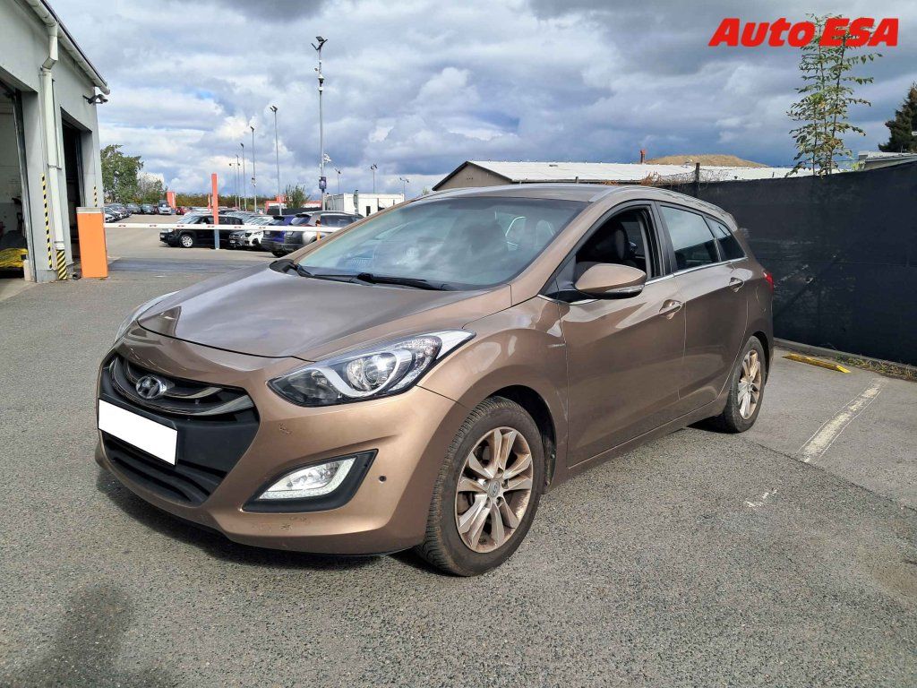 Hyundai i30, 1.6GDi,servis.kniha