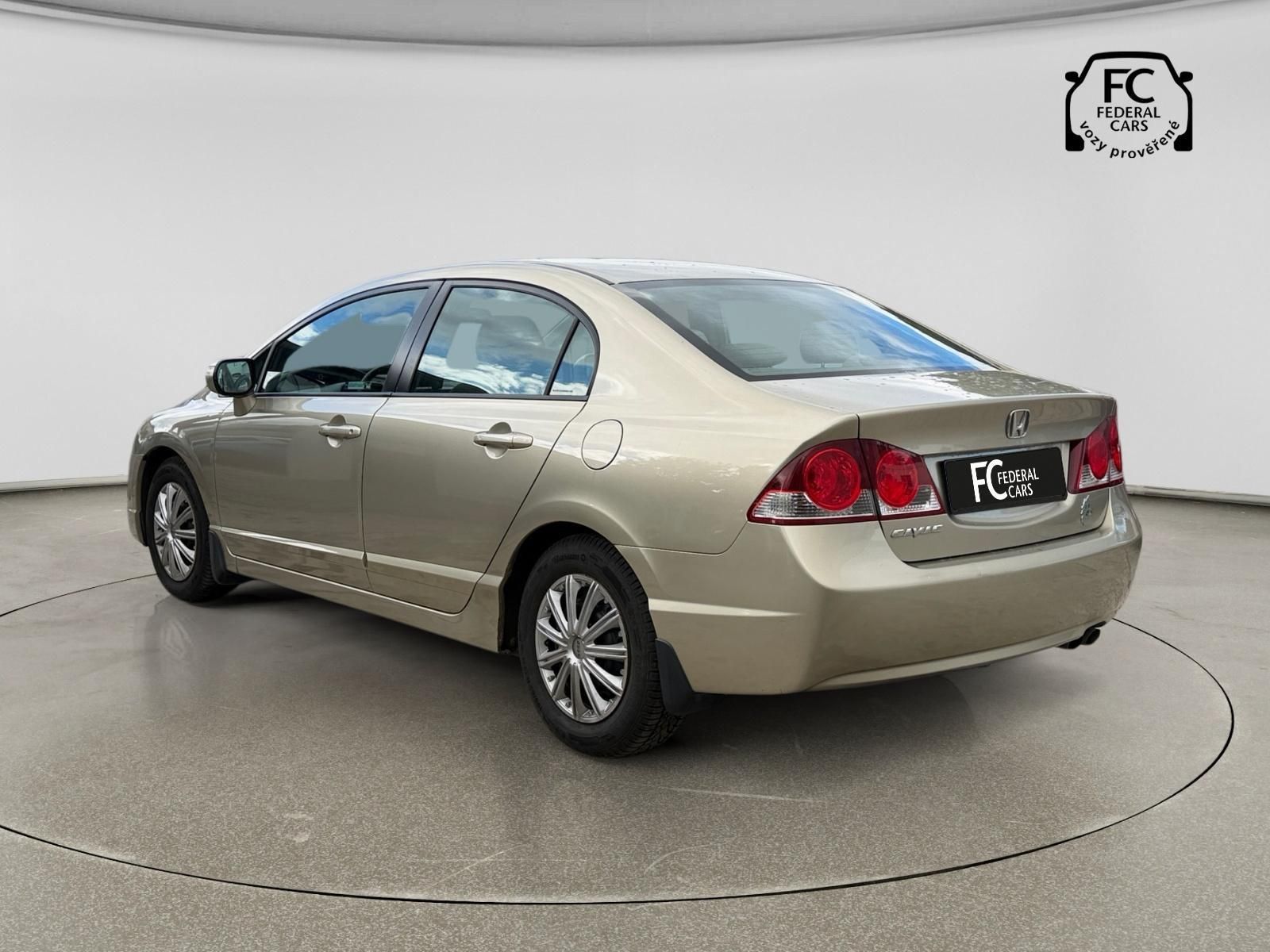Honda Civic, 8. gen 1.8 LS - fotka 3