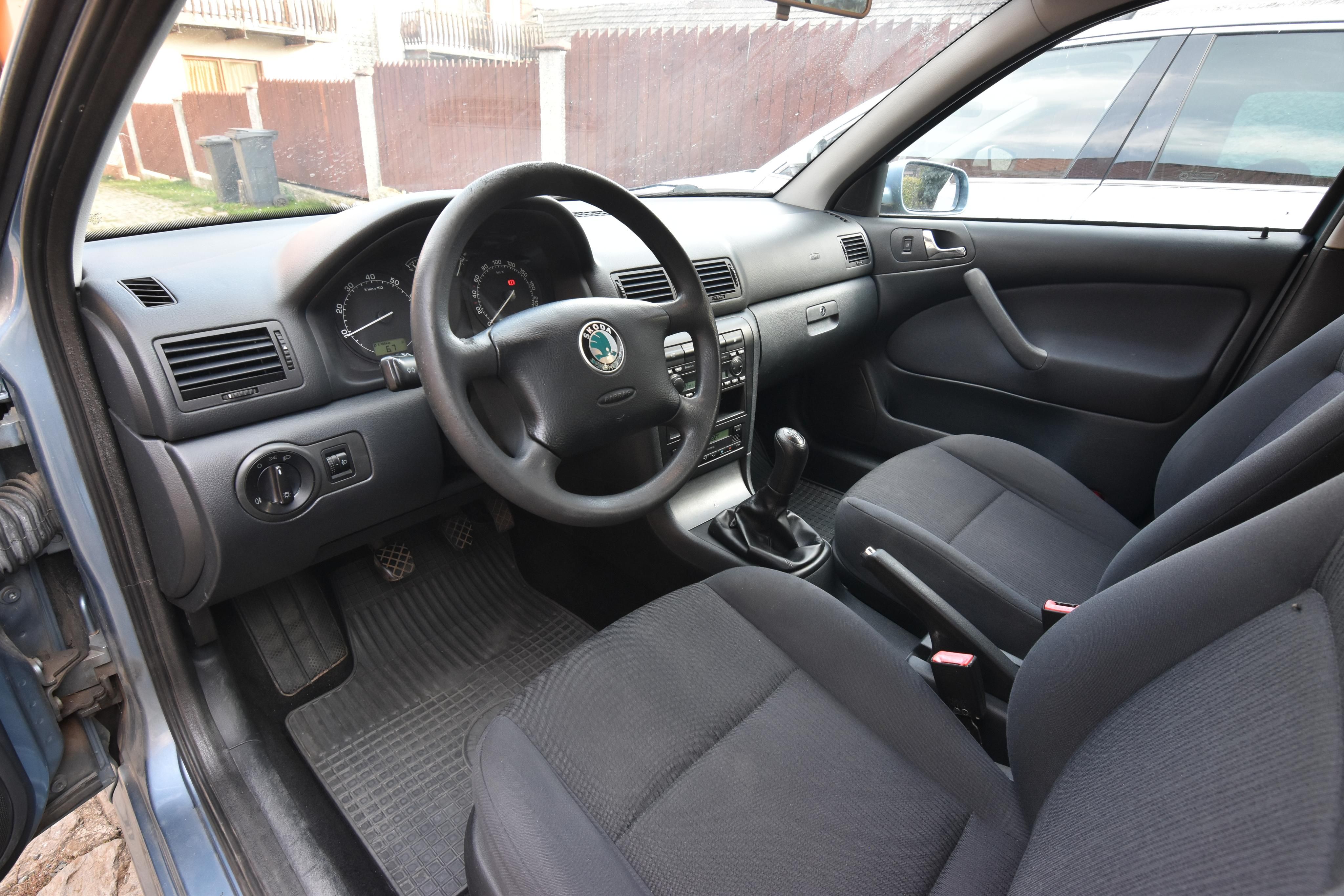 Škoda Octavia, 1.6 MPI Tour climatronic - fotka 6