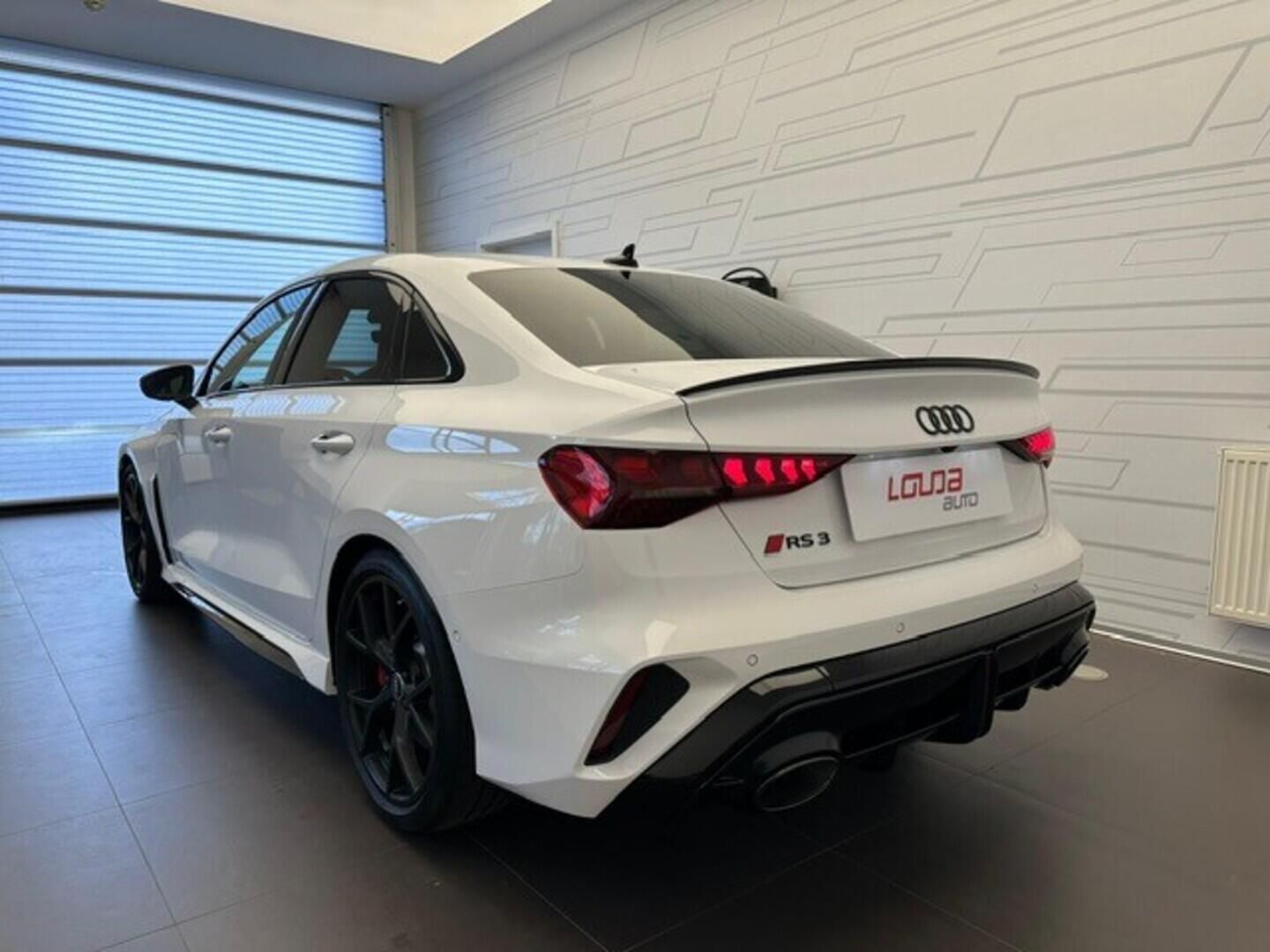 Audi RS3, Limuzína quattro 2.5 TFSI 294 - fotka 5
