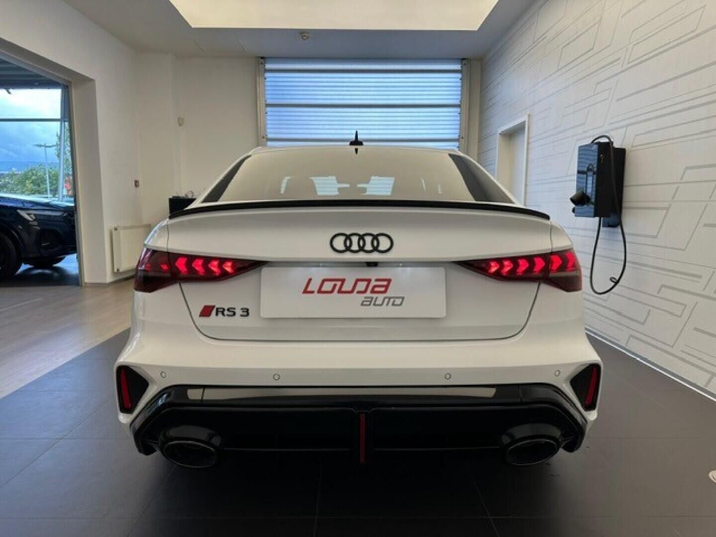 Audi RS3, Limuzína quattro 2.5 TFSI 294 - fotka 6