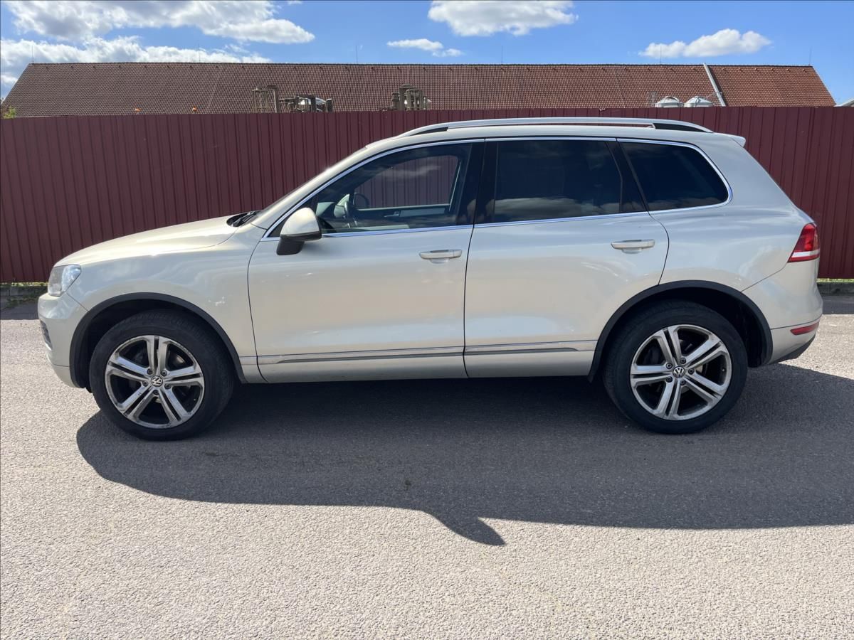 Volkswagen Touareg, 3,0 TDi V6 180KW 4x4 TAŽNÉ - fotka 4