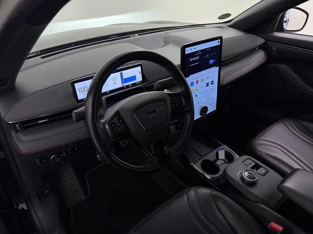 Ford Mustang Mach-E, Extended RWD 98 kWh DPH TZ - fotka 3