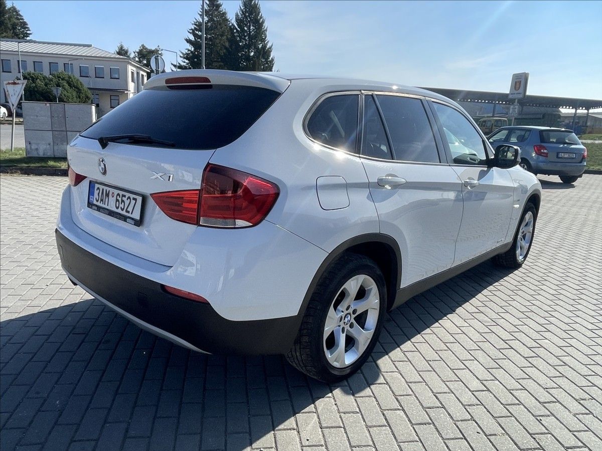 BMW X1, 2,0 18d X-Drive Automat CZauto - fotka 4