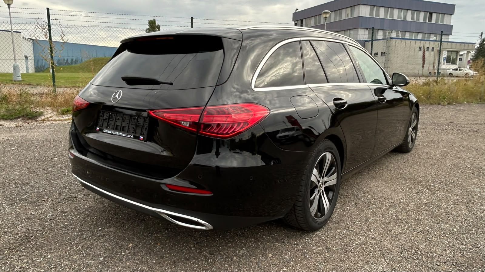 Mercedes-Benz Třídy C, 200 D Avantgarde Panorama - fotka 6