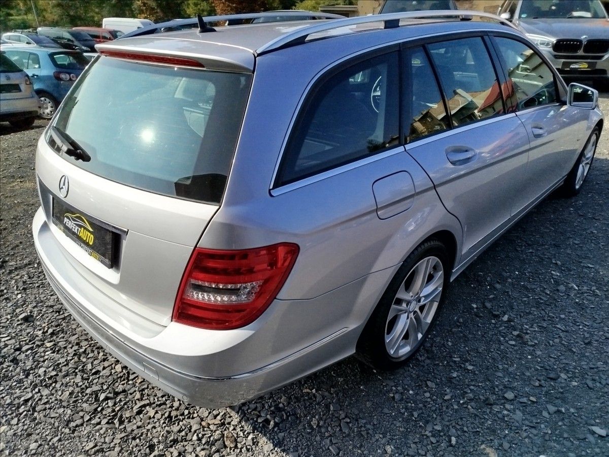 Mercedes-Benz Třídy C, 2,1 220 CDi 125kW, AVANTGARDE - fotka 6