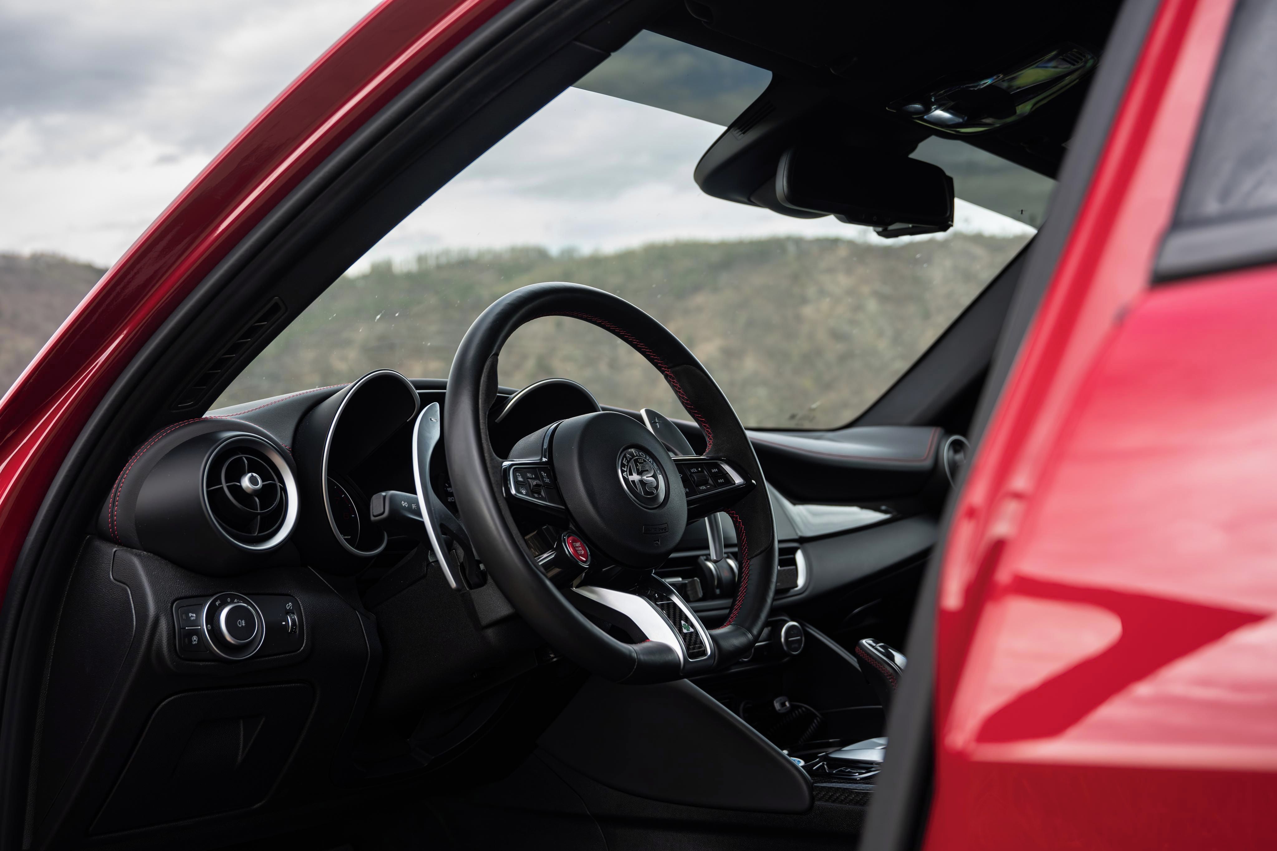 Alfa Romeo Giulia, Quadrifoglio 2.9 V6 Biturbo - fotka 3