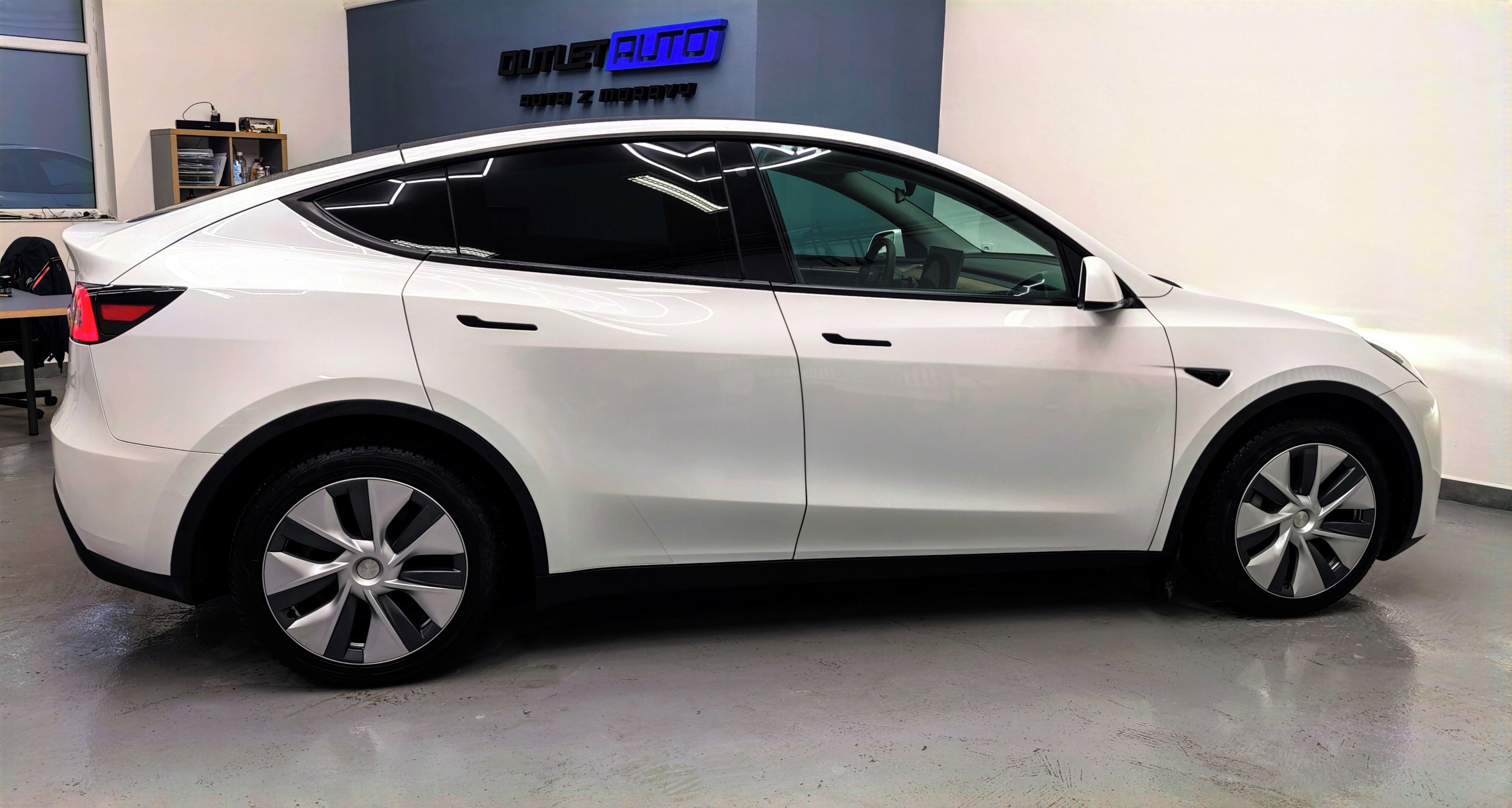 Tesla Model Y, LONG RANGE AWD,SOH 89%,DPH,STK - fotka 4