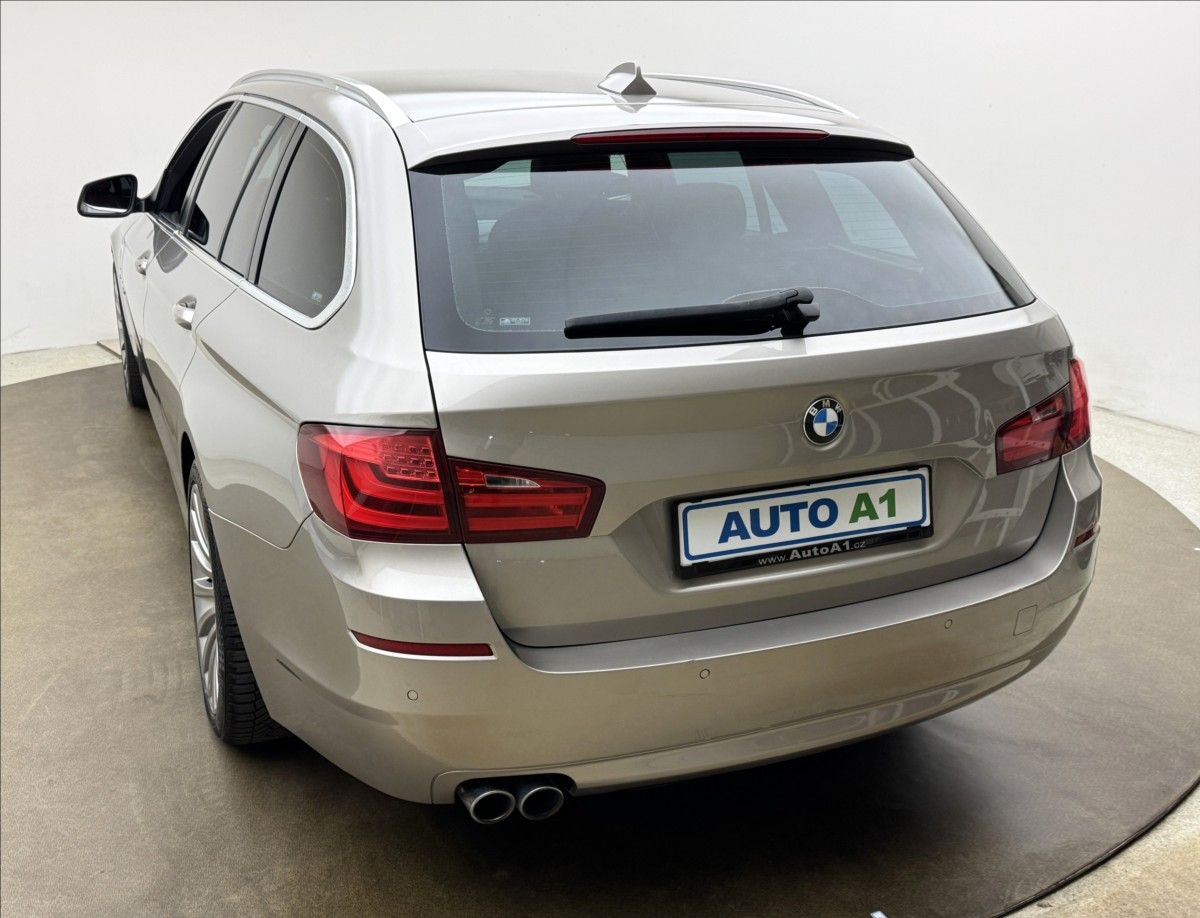 BMW Řada 5, 3,0 30d 4X4 DPH LED KŮŽE TAŽNÉ - fotka 6