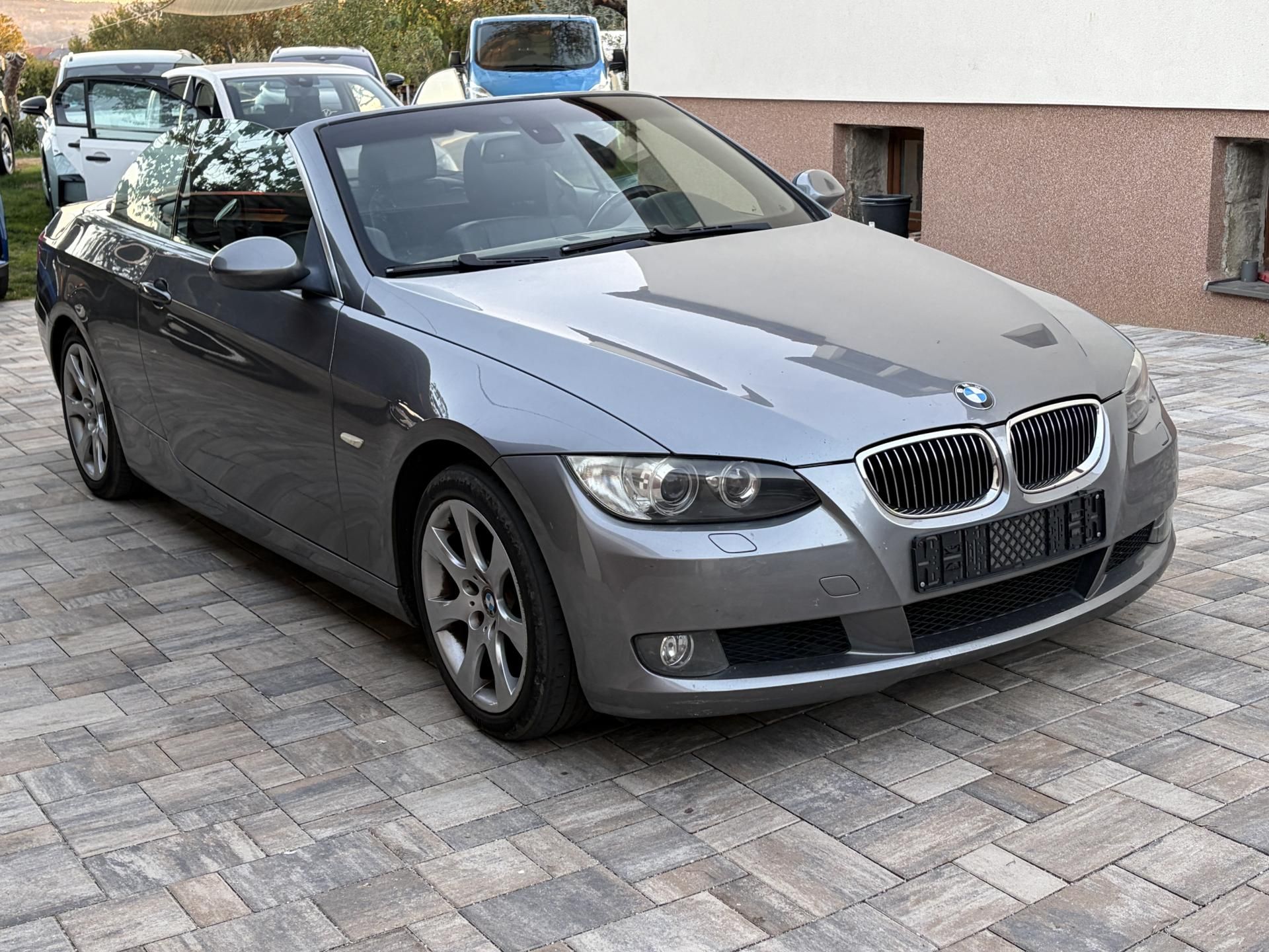 BMW Řada 3, 330i 271PS, automat - fotka 4