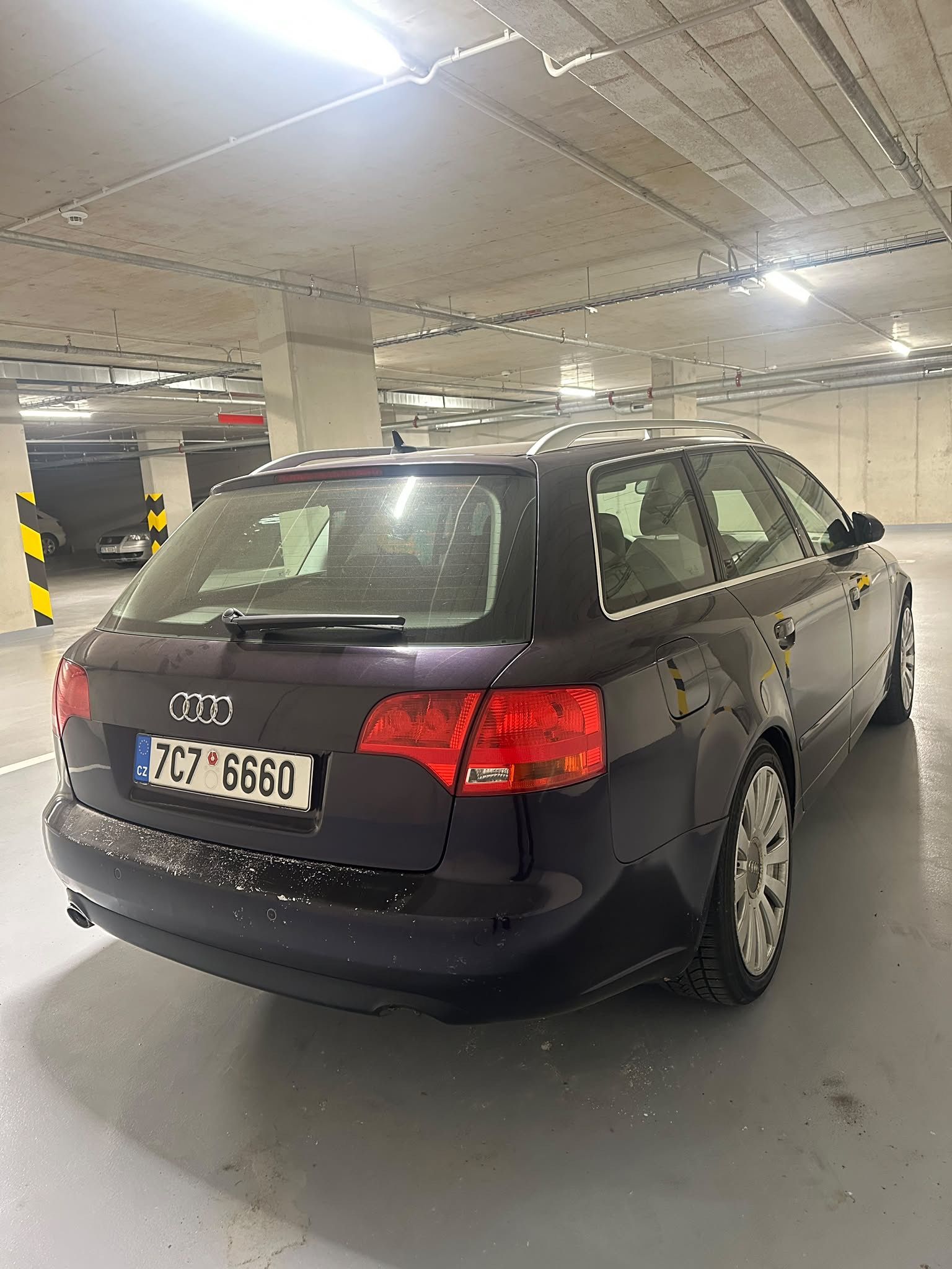 Audi A4, Zachovalá Audi A4 - fotka 3