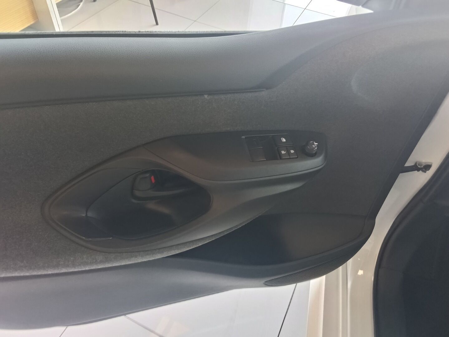 Toyota Yaris, 1.0i 53KW 2022 - fotka 6