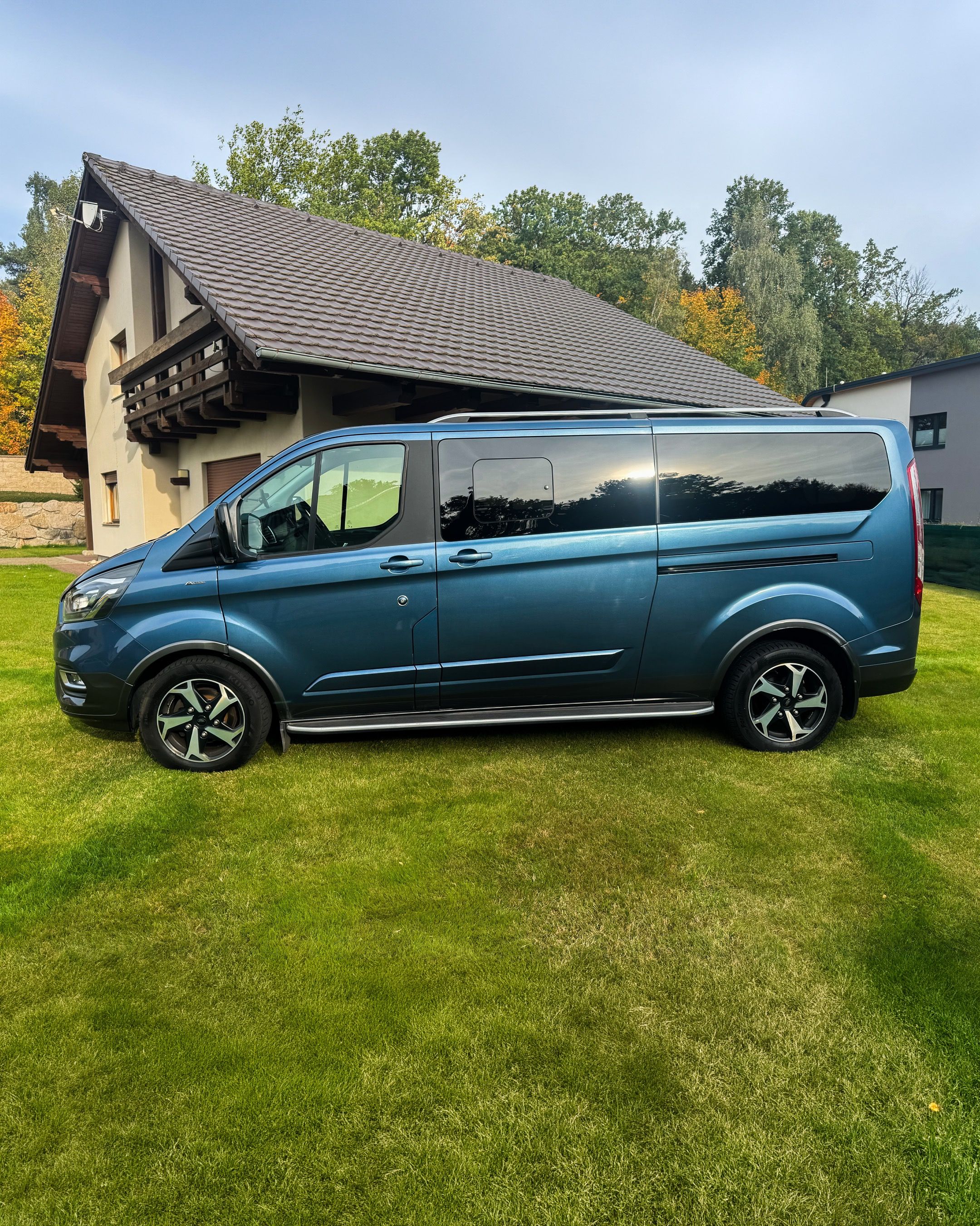 Ford Tourneo Custom, 2.0 EcoBlue 125 kW AUT, L2, DP - fotka 3