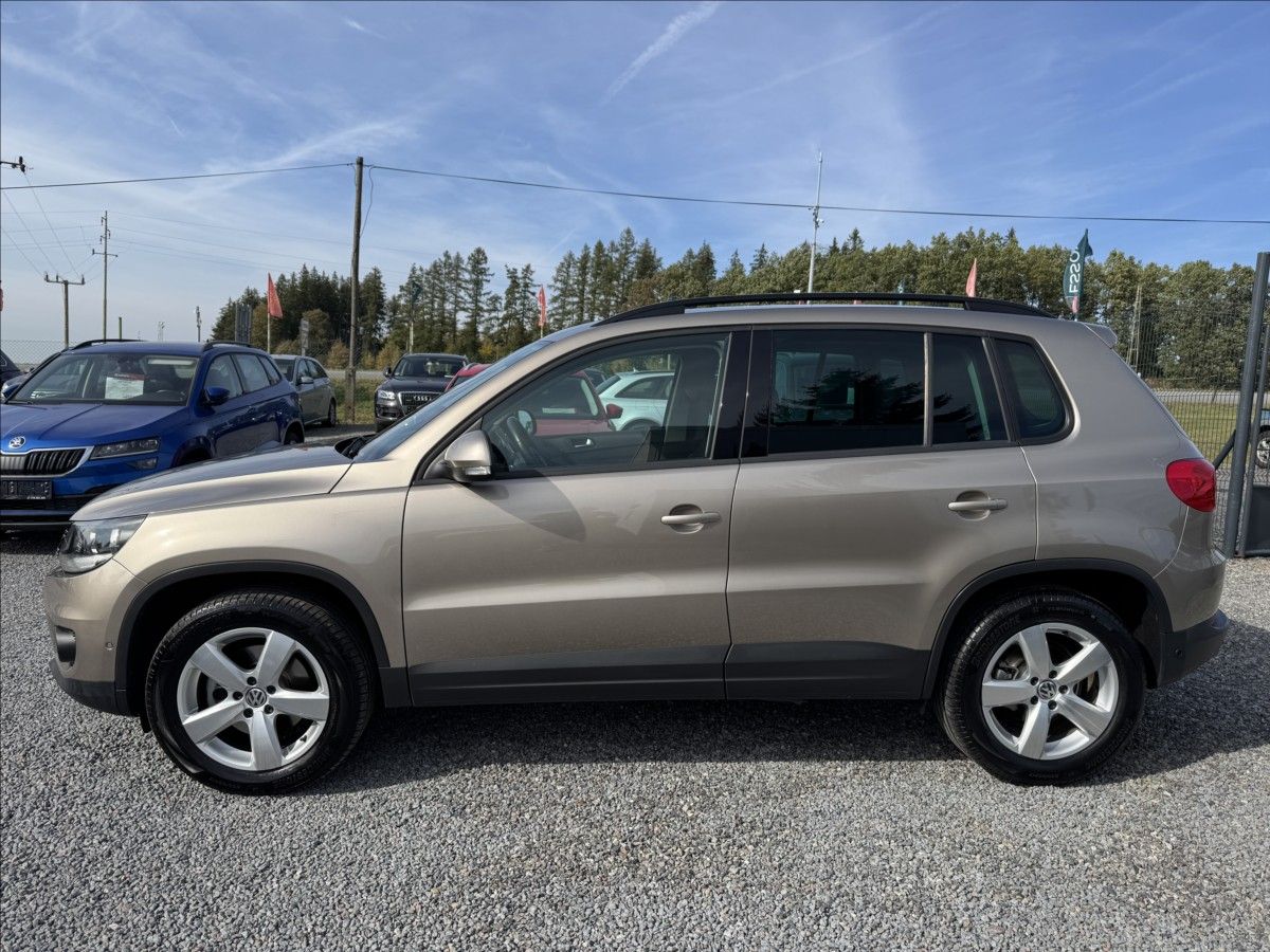 Volkswagen Tiguan, 2,0   TDI 81 KW SERVISNÍ HISTO - fotka 4