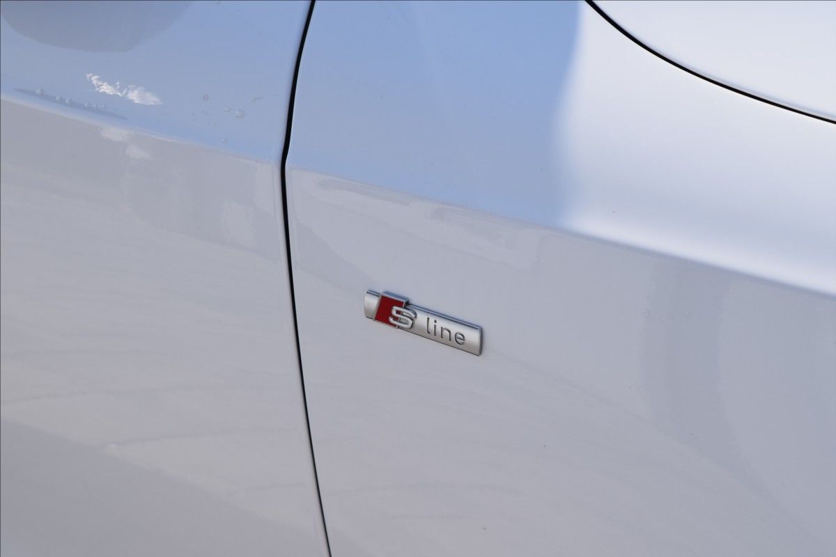 Audi A5, 3,0 TDI 176kw S-LINE ALU SERVI - fotka 6