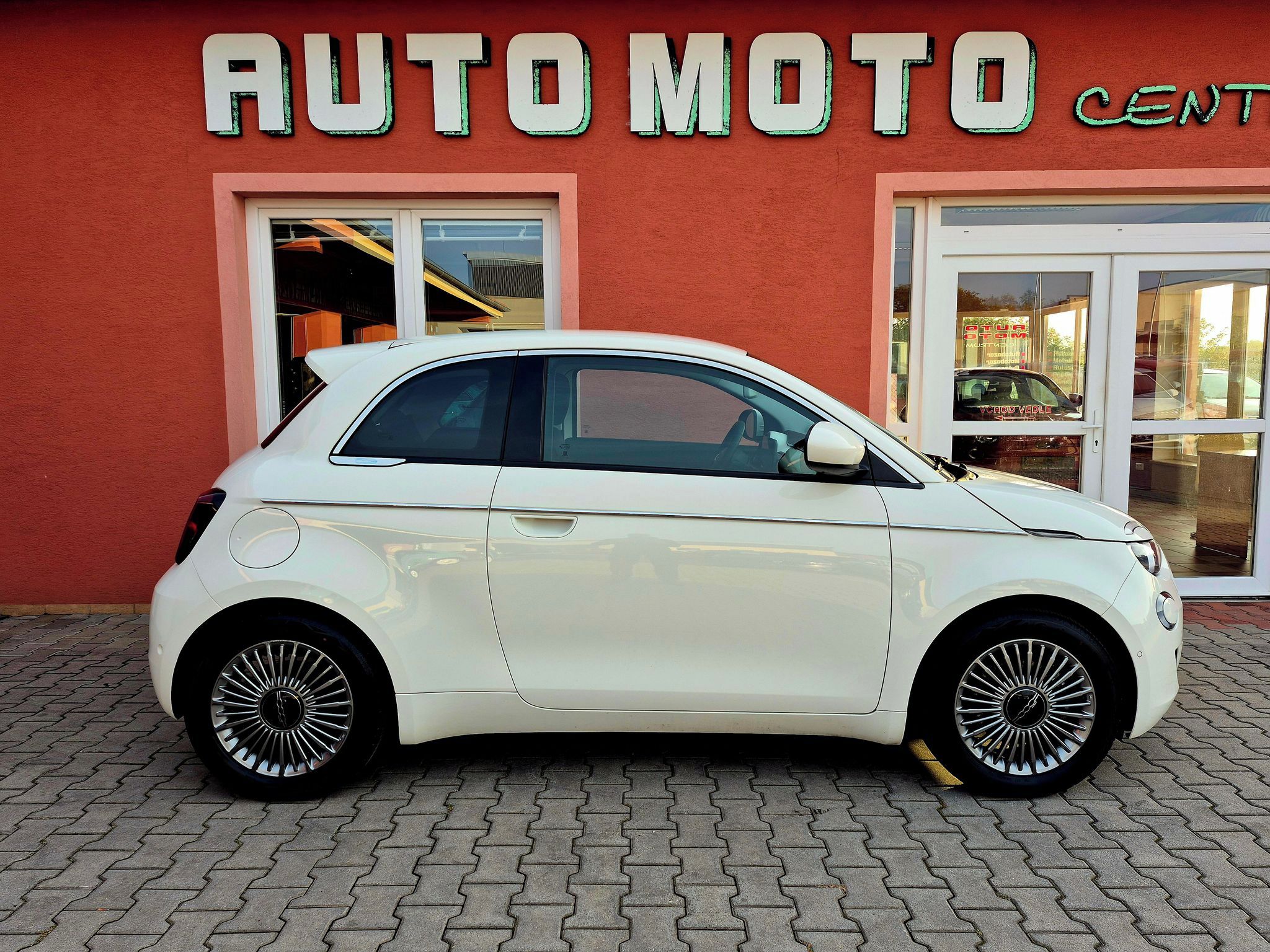 Fiat 500E, 42kwh 87KW DRIVE (ODPOČET DPH - fotka 5