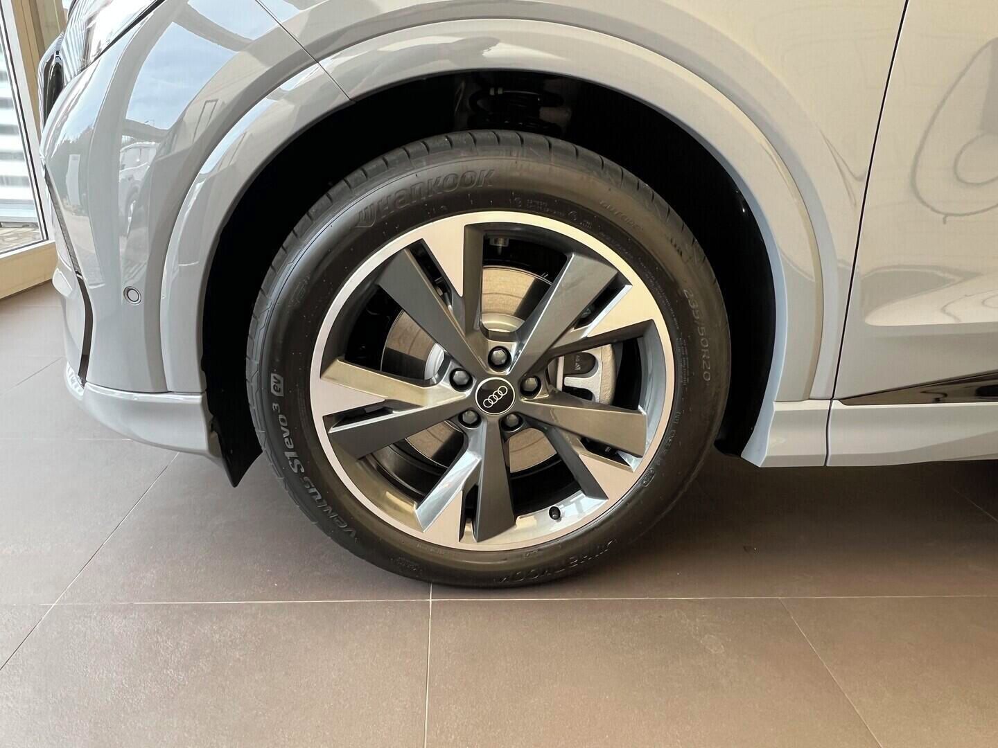 Audi Q4, e-tron performance  210 kW - fotka 5
