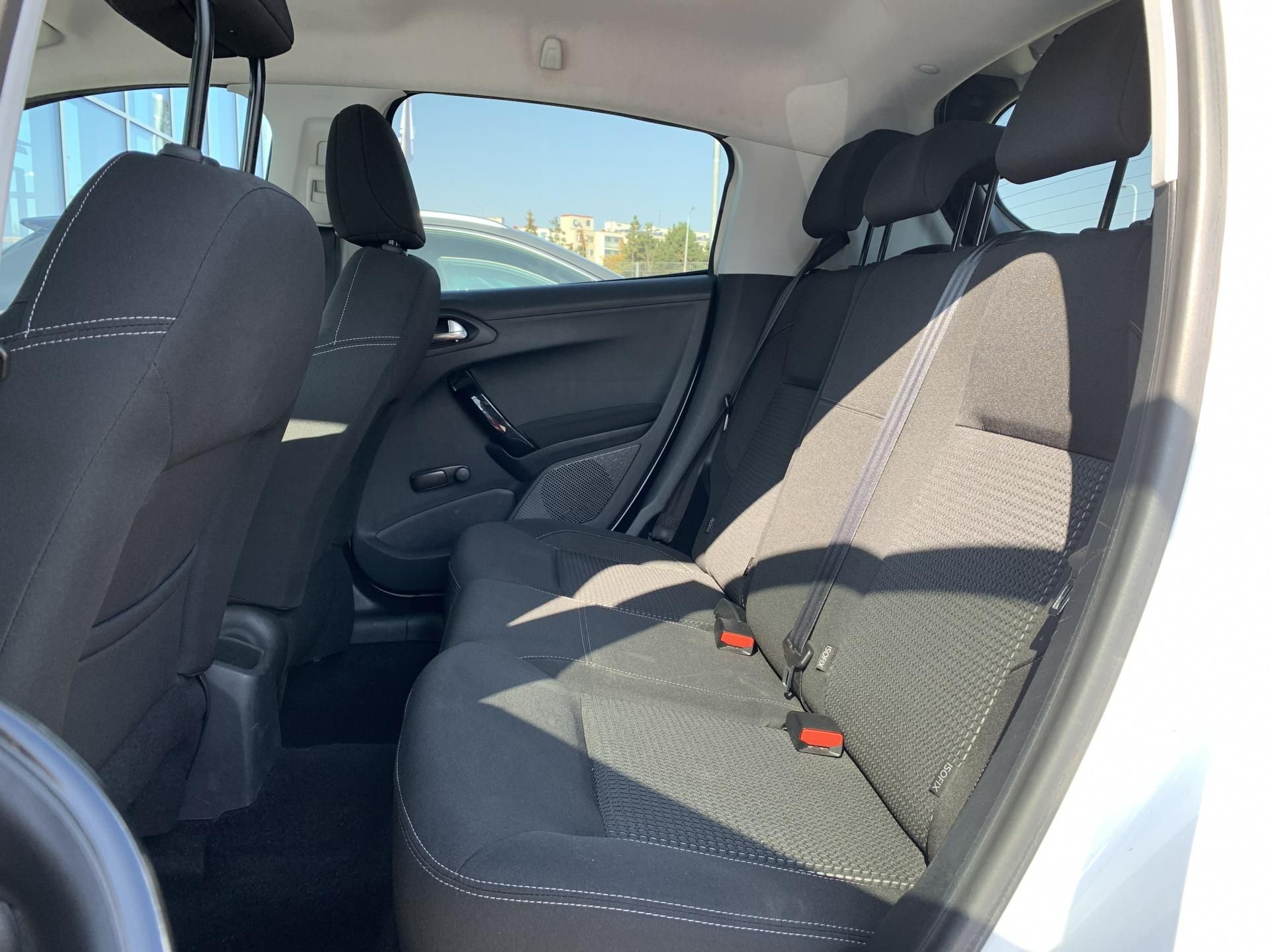 Peugeot 208, ALLURE+ 1.2 PureTech 81kW AT - fotka 6